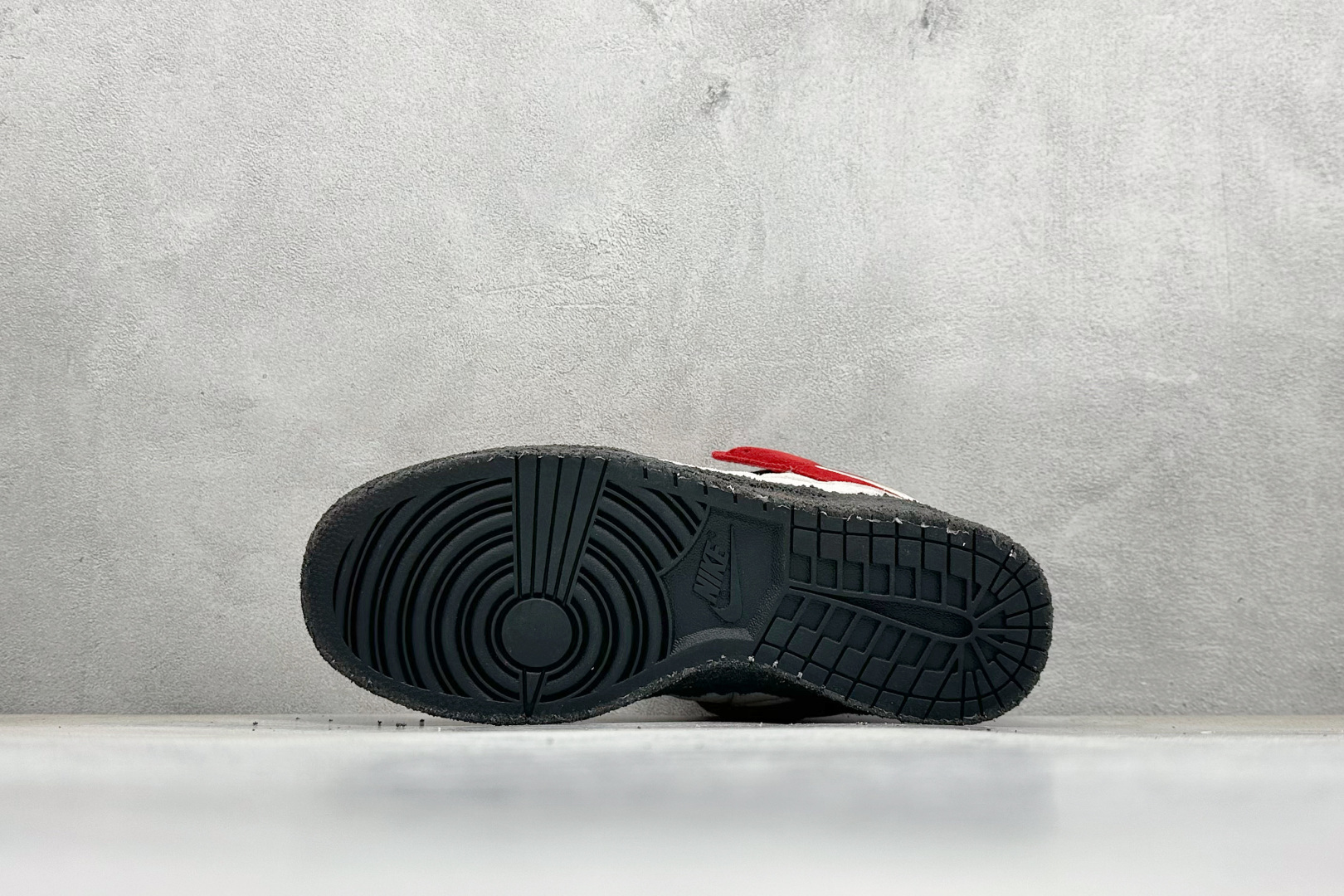 图片[4]-CPFM x Nk Dunk Low 联名款 阴阳太极 SB低帮休闲运动滑板板鞋 #鞋身整体由绒面革材质拼接组成，依靠菱形绗缝工艺将鞋面呈现几何拼接图案。中底位置饰以大面积的苔藓元素，让「面包鞋」造型更为夸张。 货号：DM0430-600 尺码：36 36.5 37.5 38 38.5 39 40 40.5 41 42 42.5 43 44 44.5 45 46 47-选品中心