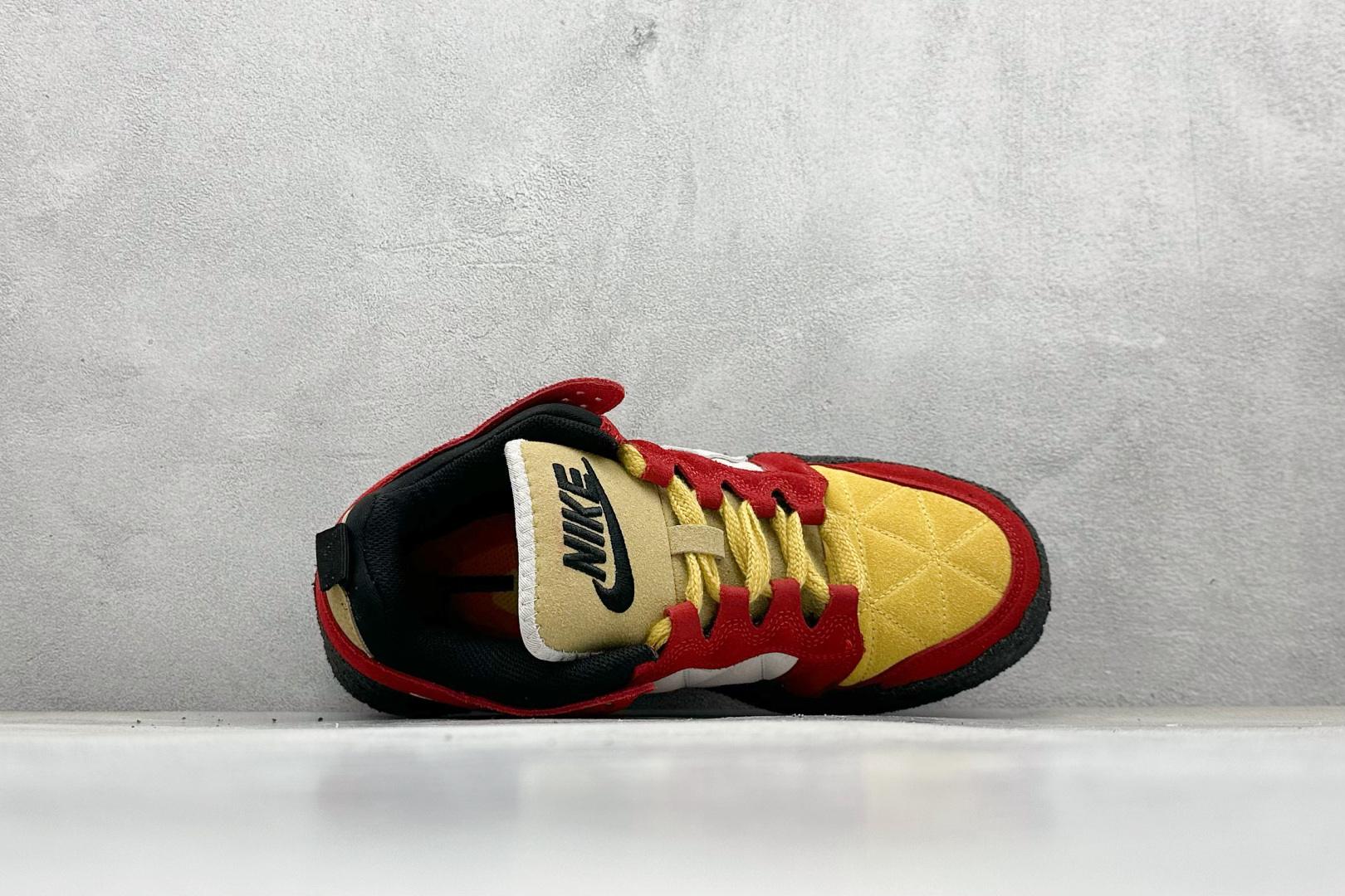 图片[3]-CPFM x Nk Dunk Low 联名款 阴阳太极 SB低帮休闲运动滑板板鞋 #鞋身整体由绒面革材质拼接组成，依靠菱形绗缝工艺将鞋面呈现几何拼接图案。中底位置饰以大面积的苔藓元素，让「面包鞋」造型更为夸张。 货号：DM0430-600 尺码：36 36.5 37.5 38 38.5 39 40 40.5 41 42 42.5 43 44 44.5 45 46 47-选品中心