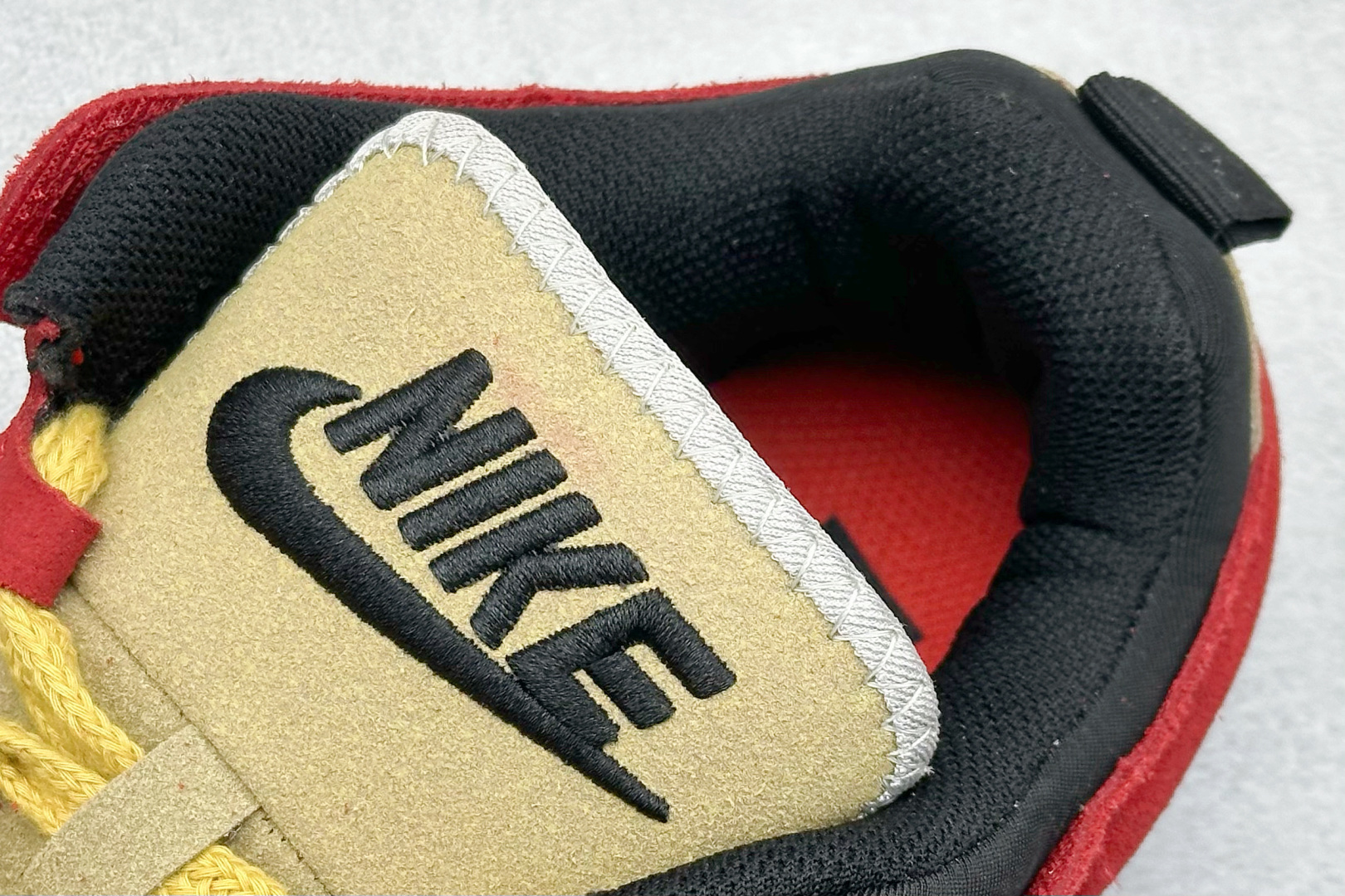 图片[8]-CPFM x Nk Dunk Low 联名款 阴阳太极 SB低帮休闲运动滑板板鞋 #鞋身整体由绒面革材质拼接组成，依靠菱形绗缝工艺将鞋面呈现几何拼接图案。中底位置饰以大面积的苔藓元素，让「面包鞋」造型更为夸张。 货号：DM0430-600 尺码：36 36.5 37.5 38 38.5 39 40 40.5 41 42 42.5 43 44 44.5 45 46 47-选品中心