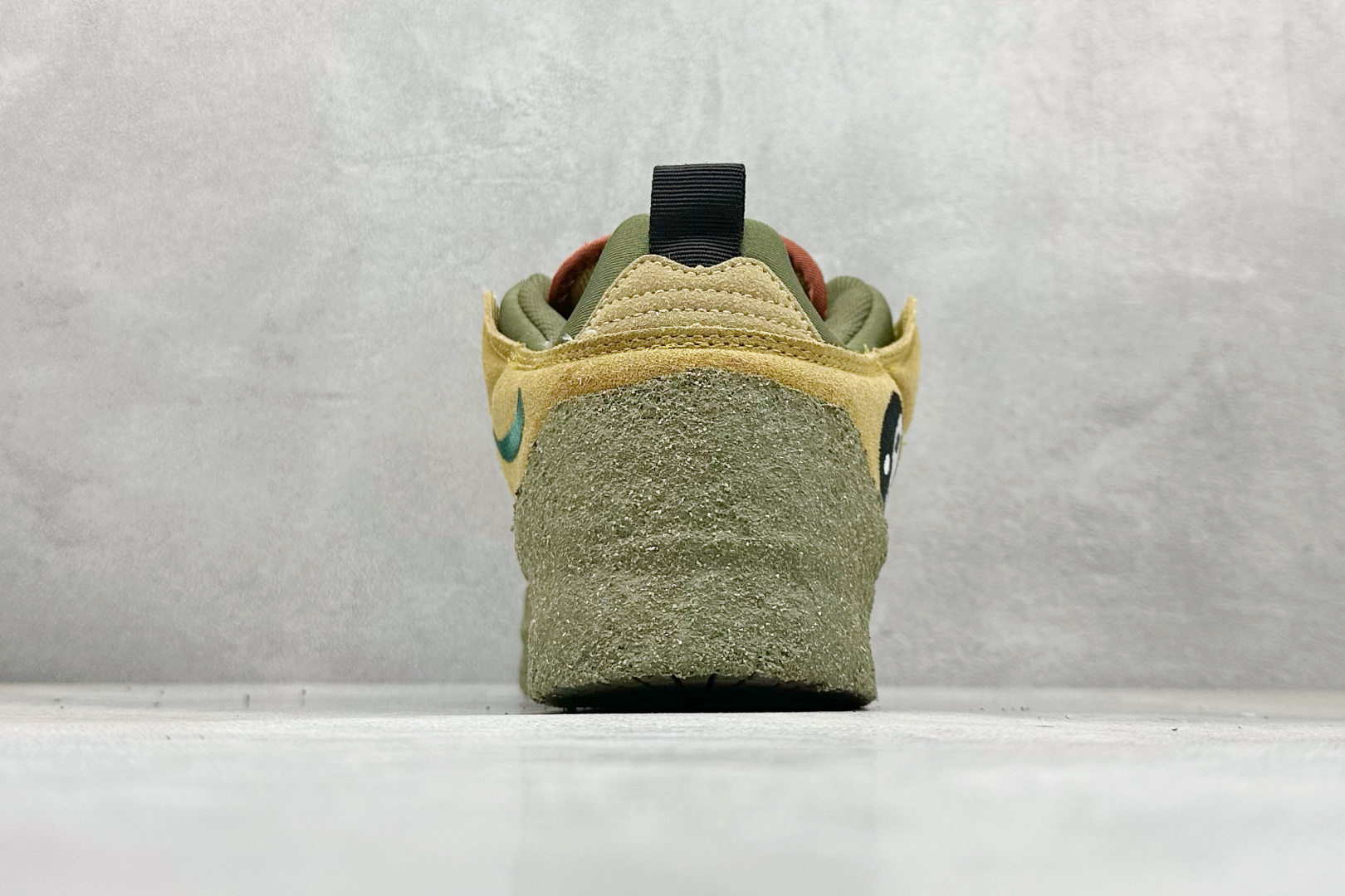 图片[6]-CPFM x Nk Dunk Low 联名款 阴阳太极 SB低帮休闲运动滑板板鞋 #鞋身整体由绒面革材质拼接组成，依靠菱形绗缝工艺将鞋面呈现几何拼接图案。中底位置饰以大面积的苔藓元素，让「面包鞋」造型更为夸张。 货号：DM0430-700 尺码：36 36.5 37.5 38 38.5 39 40 40.5 41 42 42.5 43 44 44.5 45 46 47-选品中心