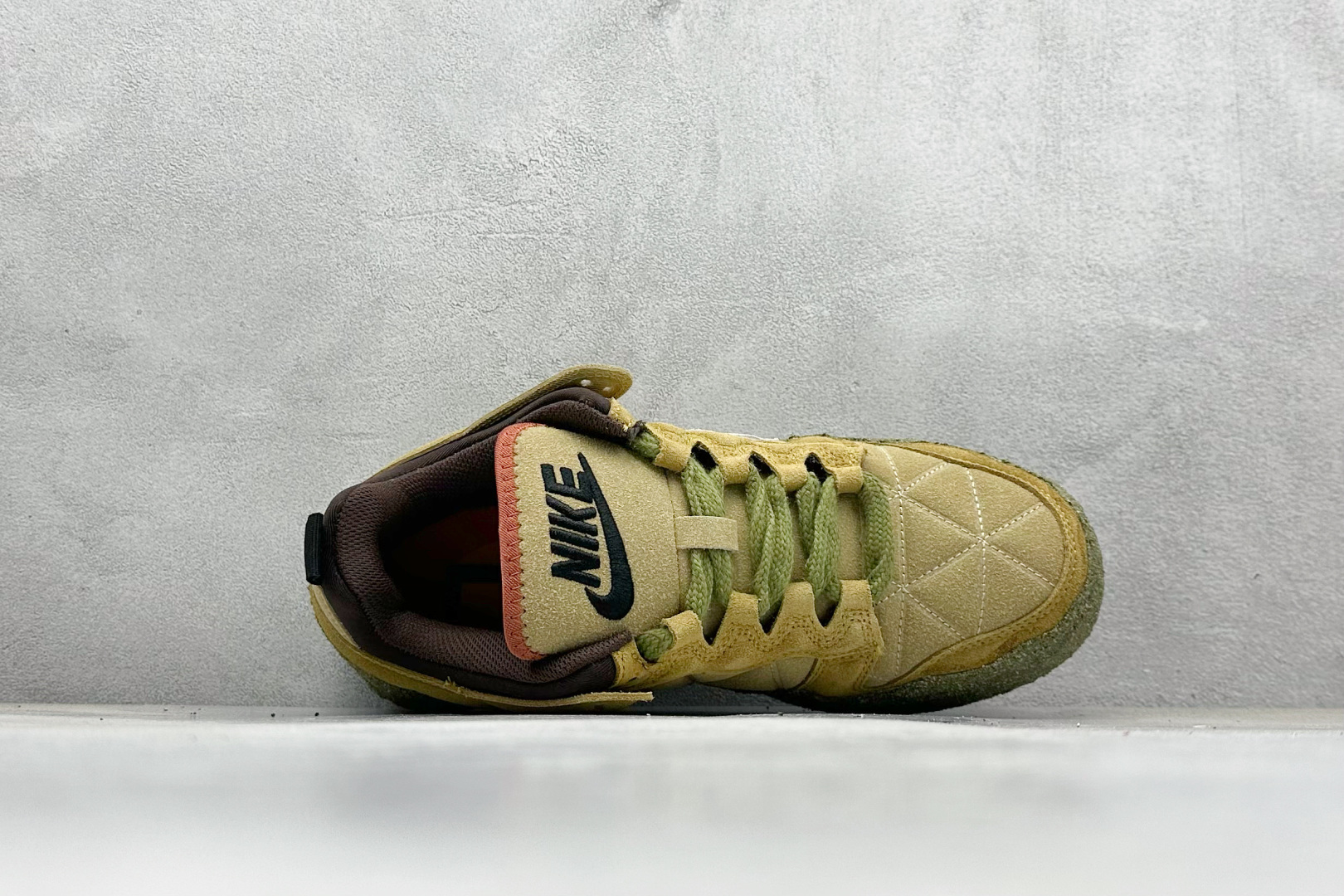 图片[3]-CPFM x Nk Dunk Low 联名款 阴阳太极 SB低帮休闲运动滑板板鞋 #鞋身整体由绒面革材质拼接组成，依靠菱形绗缝工艺将鞋面呈现几何拼接图案。中底位置饰以大面积的苔藓元素，让「面包鞋」造型更为夸张。 货号：DM0430-700 尺码：36 36.5 37.5 38 38.5 39 40 40.5 41 42 42.5 43 44 44.5 45 46 47-选品中心