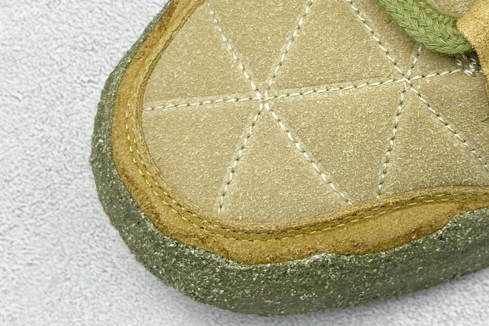 图片[7]-CPFM x Nk Dunk Low 联名款 阴阳太极 SB低帮休闲运动滑板板鞋 #鞋身整体由绒面革材质拼接组成，依靠菱形绗缝工艺将鞋面呈现几何拼接图案。中底位置饰以大面积的苔藓元素，让「面包鞋」造型更为夸张。 货号：DM0430-700 尺码：36 36.5 37.5 38 38.5 39 40 40.5 41 42 42.5 43 44 44.5 45 46 47-选品中心