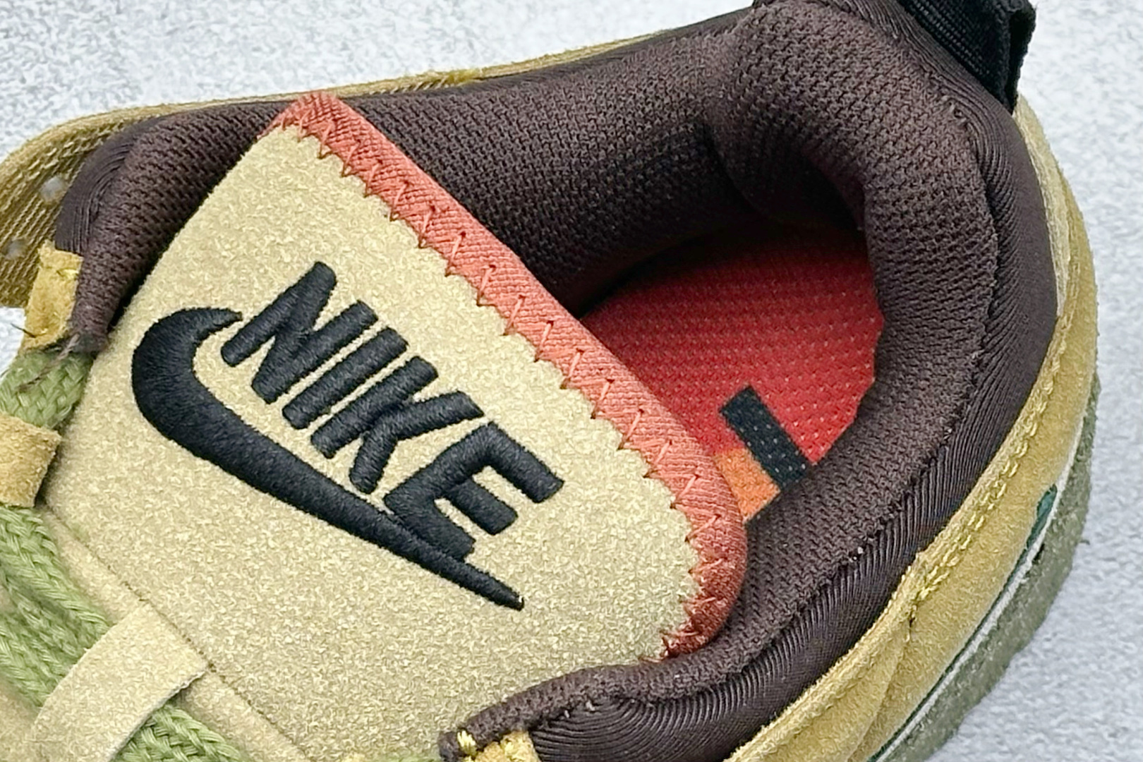 图片[8]-CPFM x Nk Dunk Low 联名款 阴阳太极 SB低帮休闲运动滑板板鞋 #鞋身整体由绒面革材质拼接组成，依靠菱形绗缝工艺将鞋面呈现几何拼接图案。中底位置饰以大面积的苔藓元素，让「面包鞋」造型更为夸张。 货号：DM0430-700 尺码：36 36.5 37.5 38 38.5 39 40 40.5 41 42 42.5 43 44 44.5 45 46 47-选品中心