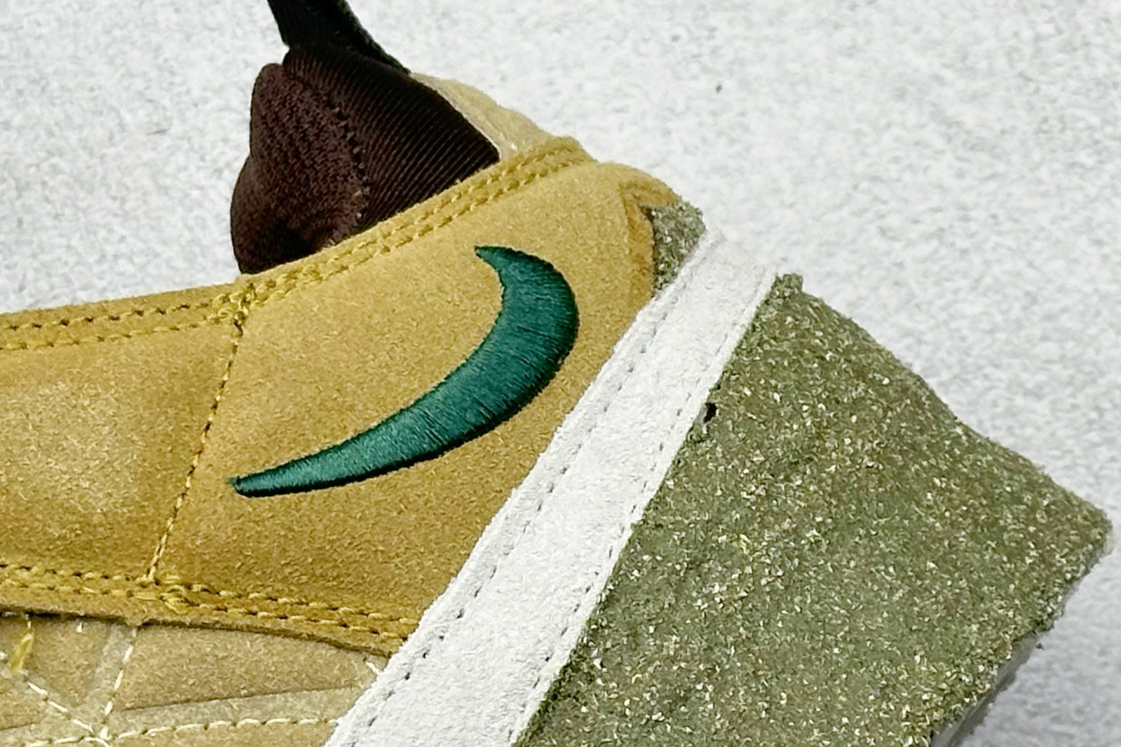 图片[9]-CPFM x Nk Dunk Low 联名款 阴阳太极 SB低帮休闲运动滑板板鞋 #鞋身整体由绒面革材质拼接组成，依靠菱形绗缝工艺将鞋面呈现几何拼接图案。中底位置饰以大面积的苔藓元素，让「面包鞋」造型更为夸张。 货号：DM0430-700 尺码：36 36.5 37.5 38 38.5 39 40 40.5 41 42 42.5 43 44 44.5 45 46 47-选品中心