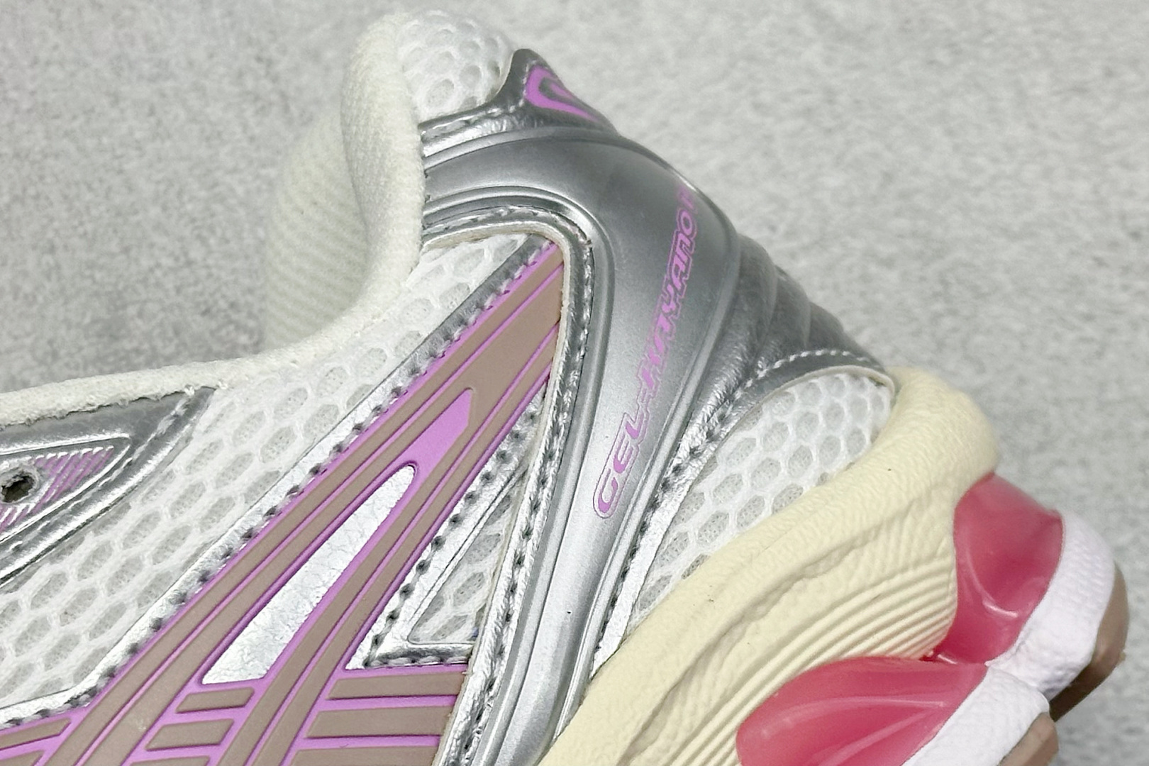 200 Asics Gel-Kayano 14代 奶油粉 纳米纤维气垫百搭休闲运动慢跑鞋 1203A667-100