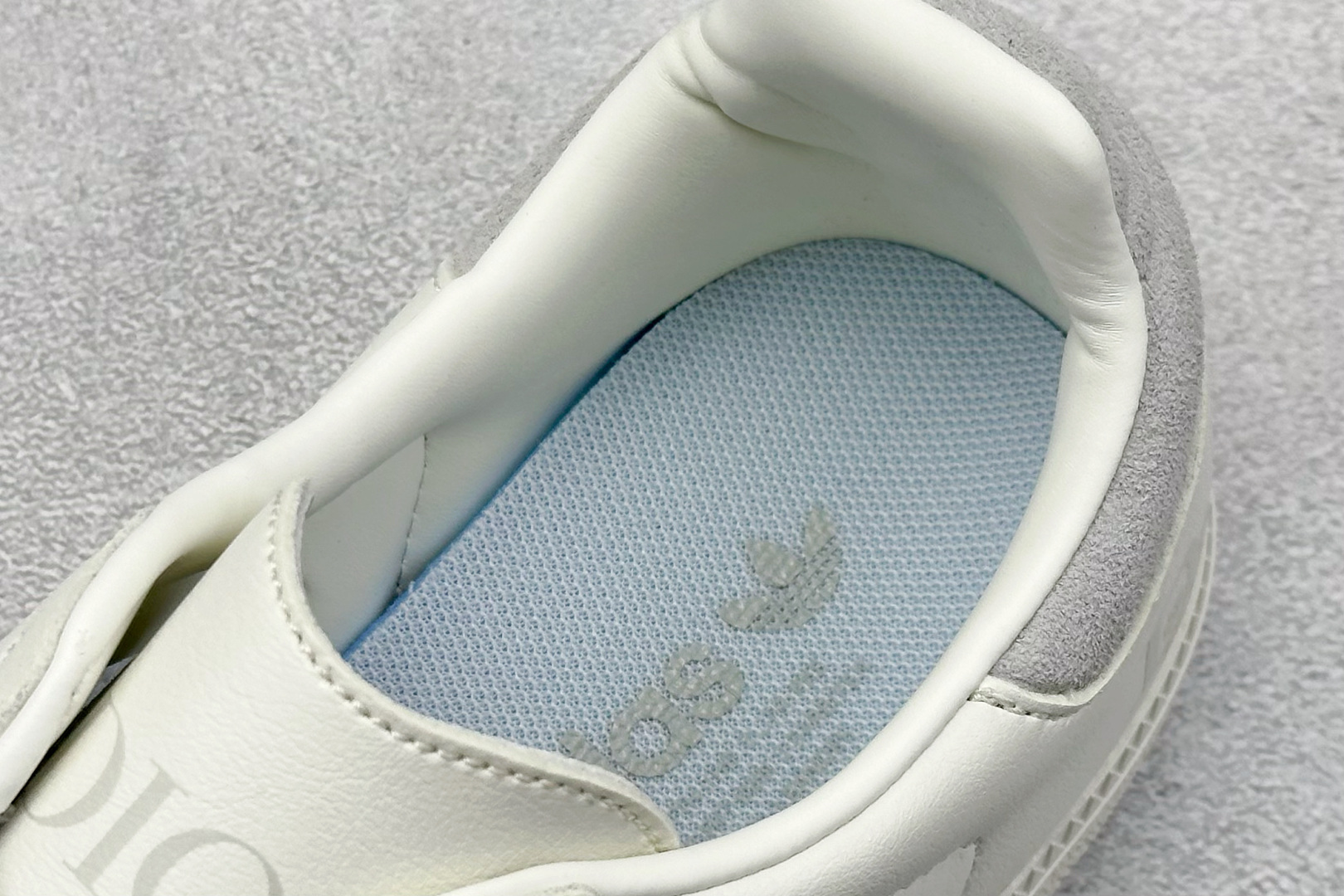 图片[8]-adidas originals Samba OG x DIOR 桑巴舞系列复古经典轻便板鞋 此款以简约大方的造型设计 给人以随性休闲的时尚格调 穿着舒适轻便，运动灵活自如 满足日常个性穿搭 货号：GJ75808 尺码：36 36.5 37 38 38.5 39 40 40.5 41 42 42.5 43 44 44.5 45-选品中心