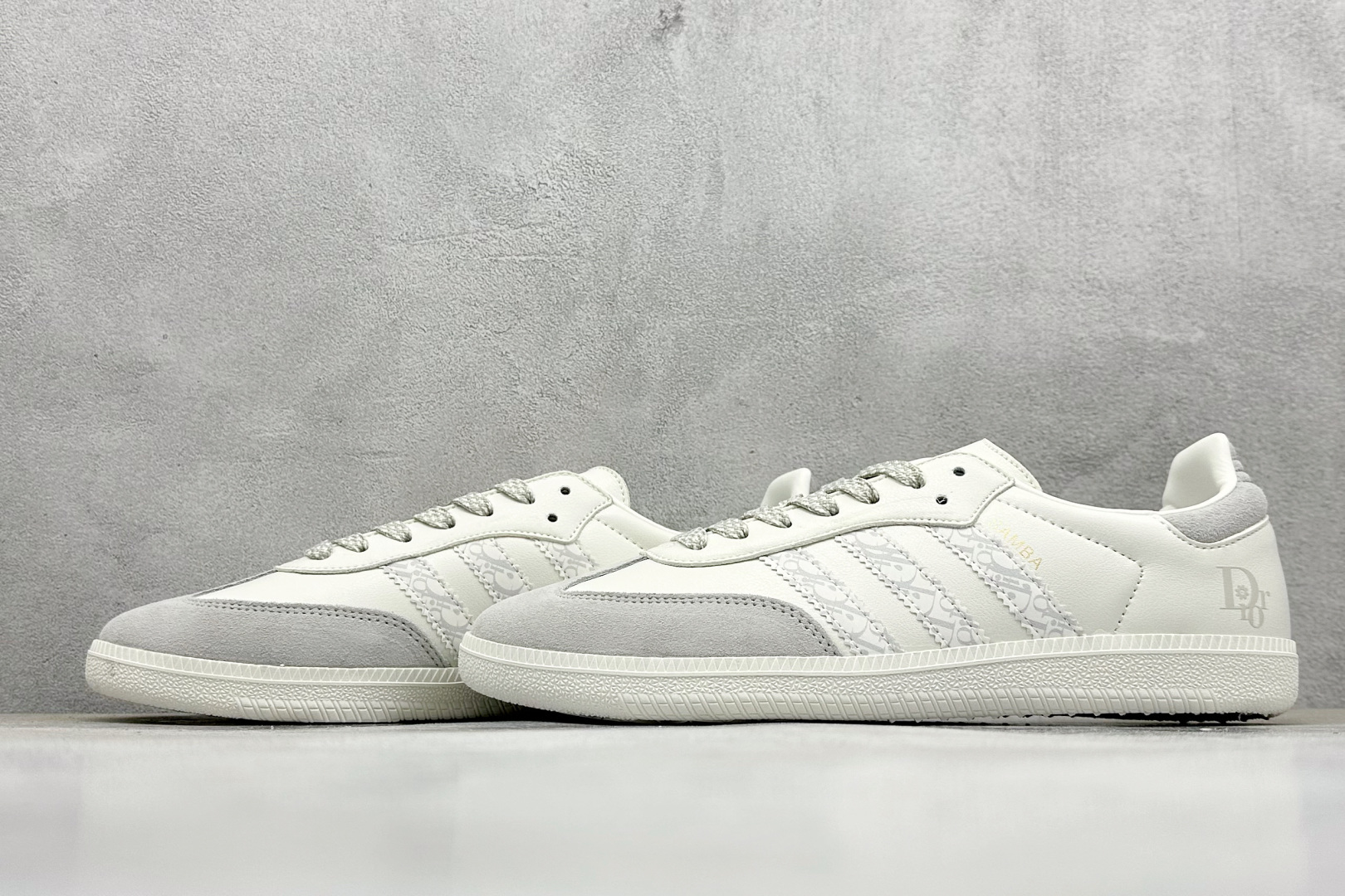 图片[5]-adidas originals Samba OG x DIOR 桑巴舞系列复古经典轻便板鞋 此款以简约大方的造型设计 给人以随性休闲的时尚格调 穿着舒适轻便，运动灵活自如 满足日常个性穿搭 货号：GJ75808 尺码：36 36.5 37 38 38.5 39 40 40.5 41 42 42.5 43 44 44.5 45-选品中心