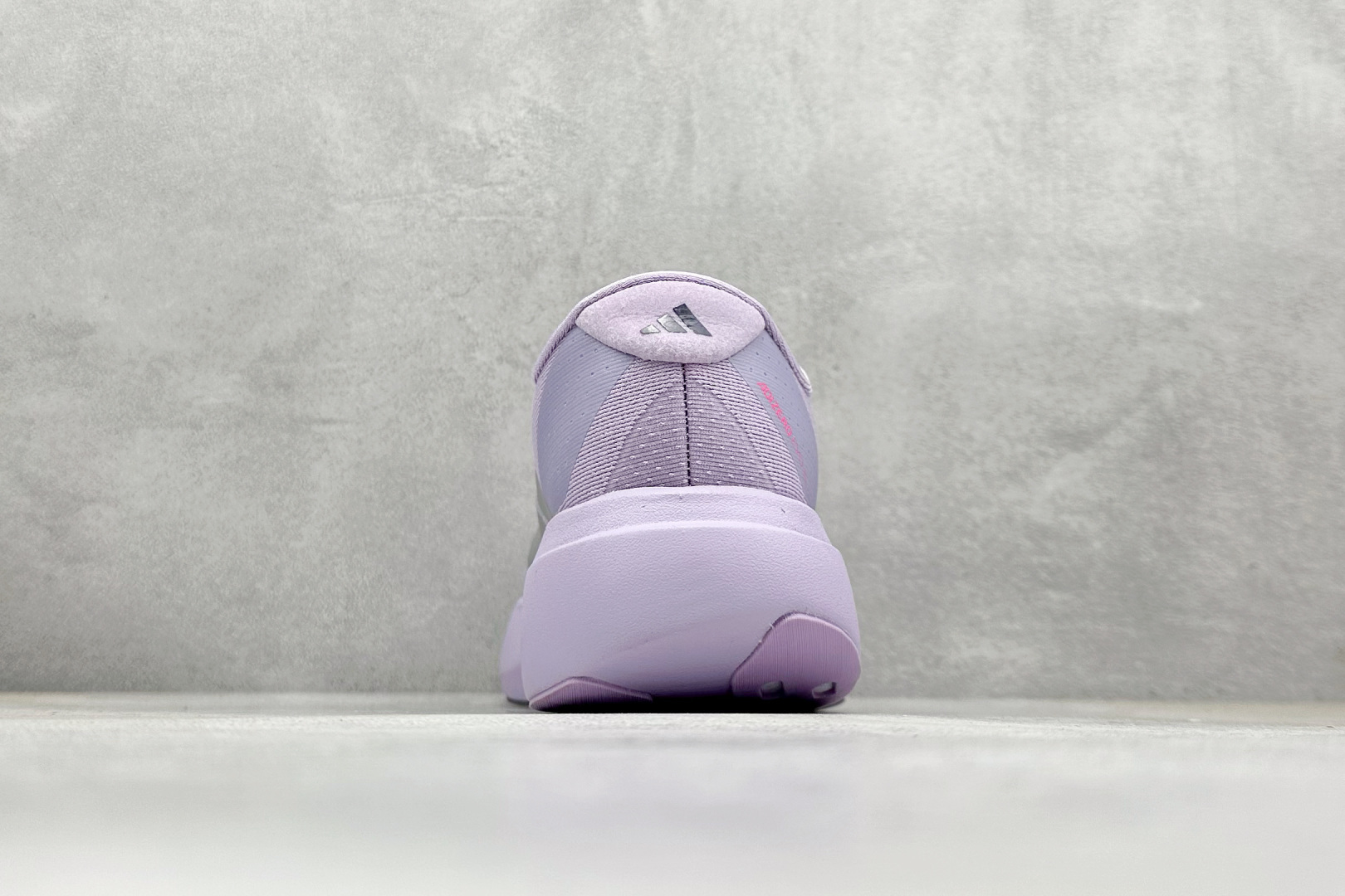 图片[6]-Adidas Adizero Evo SL 阿迪超轻透气缓震跑鞋  整体外观造型与adiZero Adios Pro EVO 1非常相似 中底配置方面搭载全掌Lightstrike Pro 鞋面采用透气网面示人 契合日常训练鞋的定位 更加耐用 外底给到了马牌橡胶 及上代竞速旗舰adidas Adizero Adios Pro 3区域分布 货号： JS4447  尺码：40-45-选品中心