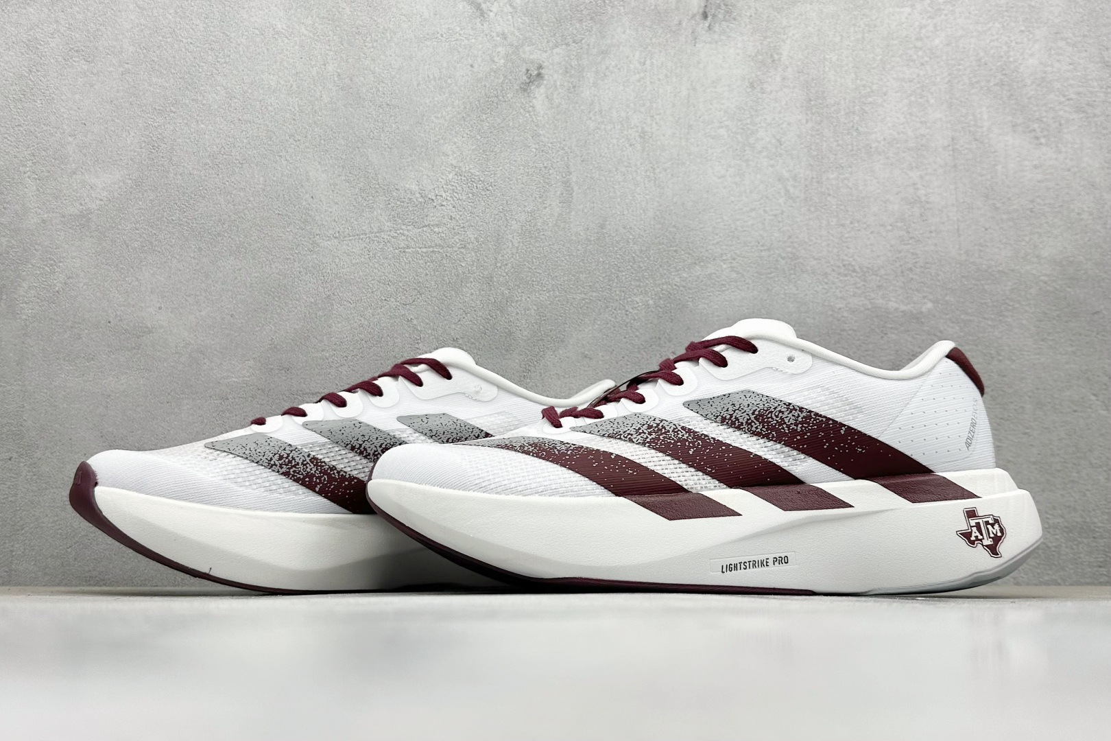 图片[5]-Adidas Adizero Evo SL 阿迪超轻透气缓震跑鞋  整体外观造型与adiZero Adios Pro EVO 1非常相似 中底配置方面搭载全掌Lightstrike Pro 鞋面采用透气网面示人 契合日常训练鞋的定位 更加耐用 外底给到了马牌橡胶 及上代竞速旗舰adidas Adizero Adios Pro 3区域分布 货号： JQ4566  尺码：40-45-选品中心