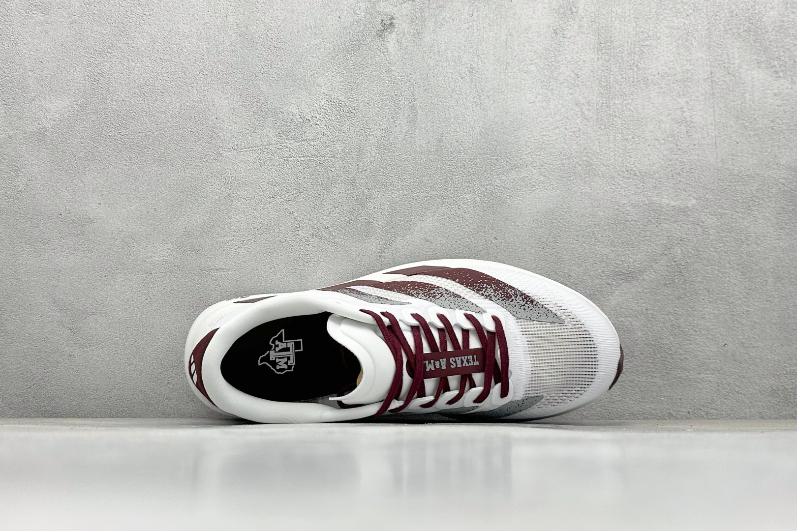 图片[3]-Adidas Adizero Evo SL 阿迪超轻透气缓震跑鞋  整体外观造型与adiZero Adios Pro EVO 1非常相似 中底配置方面搭载全掌Lightstrike Pro 鞋面采用透气网面示人 契合日常训练鞋的定位 更加耐用 外底给到了马牌橡胶 及上代竞速旗舰adidas Adizero Adios Pro 3区域分布 货号： JQ4566  尺码：40-45-选品中心