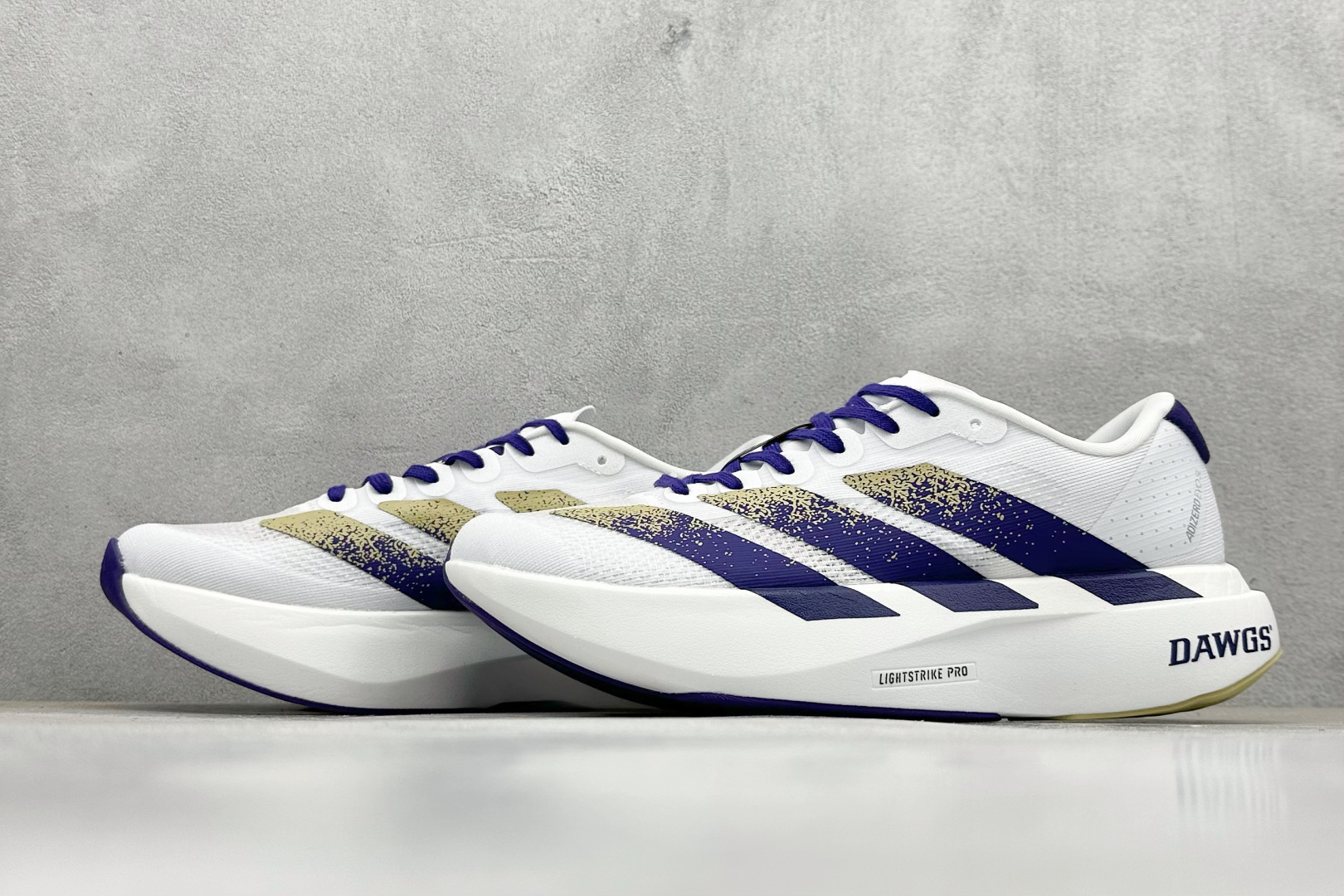 图片[5]-Adidas Adizero Evo SL 阿迪超轻透气缓震跑鞋  整体外观造型与adiZero Adios Pro EVO 1非常相似 中底配置方面搭载全掌Lightstrike Pro 鞋面采用透气网面示人 契合日常训练鞋的定位 更加耐用 外底给到了马牌橡胶 及上代竞速旗舰adidas Adizero Adios Pro 3区域分布 货号： JQ4578  尺码：40-45-选品中心