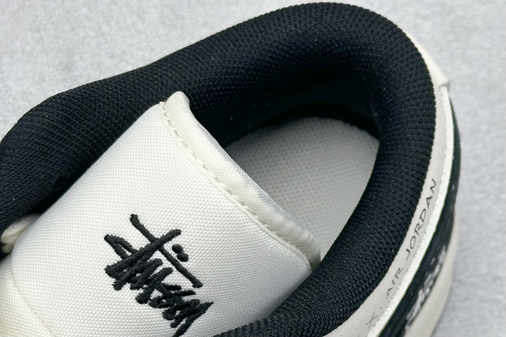 图片[8]-Air Jordan 1 Retro Low x Supreme x Stussy 米黑小钩 官方同步新色 原装级产物 拒绝公底 立体鞋型 细节完美 高清洁度 购置公司同步原材料 原汁原味 忠于原版 货号：SJ9950 033 尺码：36 36.5 37.5 38 38.5 39 40 40.5 41 42 42.5 43 44 44.5 45-选品中心