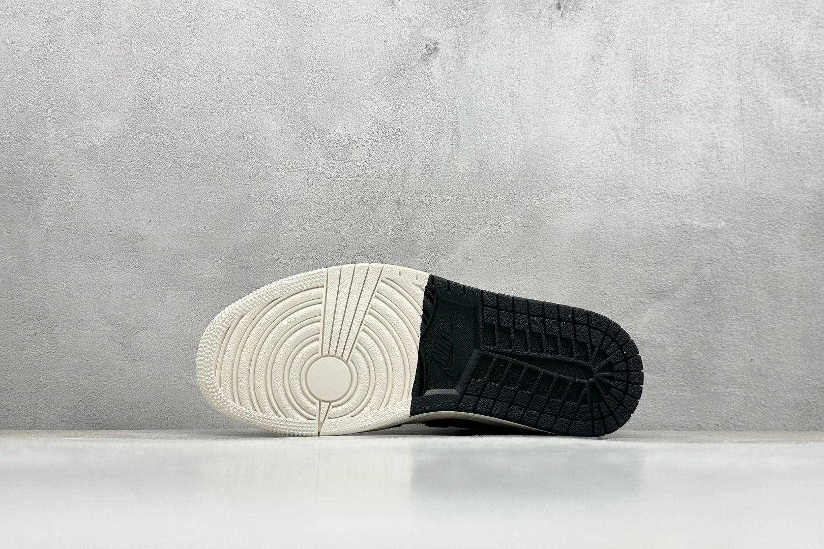 图片[4]-Air Jordan 1 Retro Low x Supreme x Stussy 米黑小钩 官方同步新色 原装级产物 拒绝公底 立体鞋型 细节完美 高清洁度 购置公司同步原材料 原汁原味 忠于原版 货号：SJ9950 033 尺码：36 36.5 37.5 38 38.5 39 40 40.5 41 42 42.5 43 44 44.5 45-选品中心