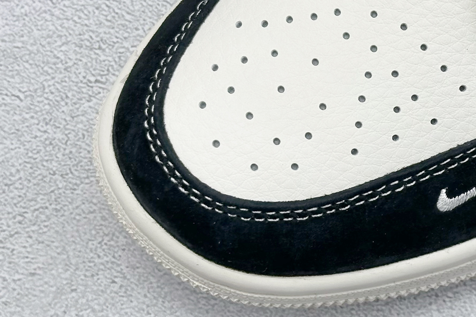 图片[7]-Air Jordan 1 Retro Low x Supreme x Stussy 米黑小钩 官方同步新色 原装级产物 拒绝公底 立体鞋型 细节完美 高清洁度 购置公司同步原材料 原汁原味 忠于原版 货号：SJ9950 033 尺码：36 36.5 37.5 38 38.5 39 40 40.5 41 42 42.5 43 44 44.5 45-选品中心