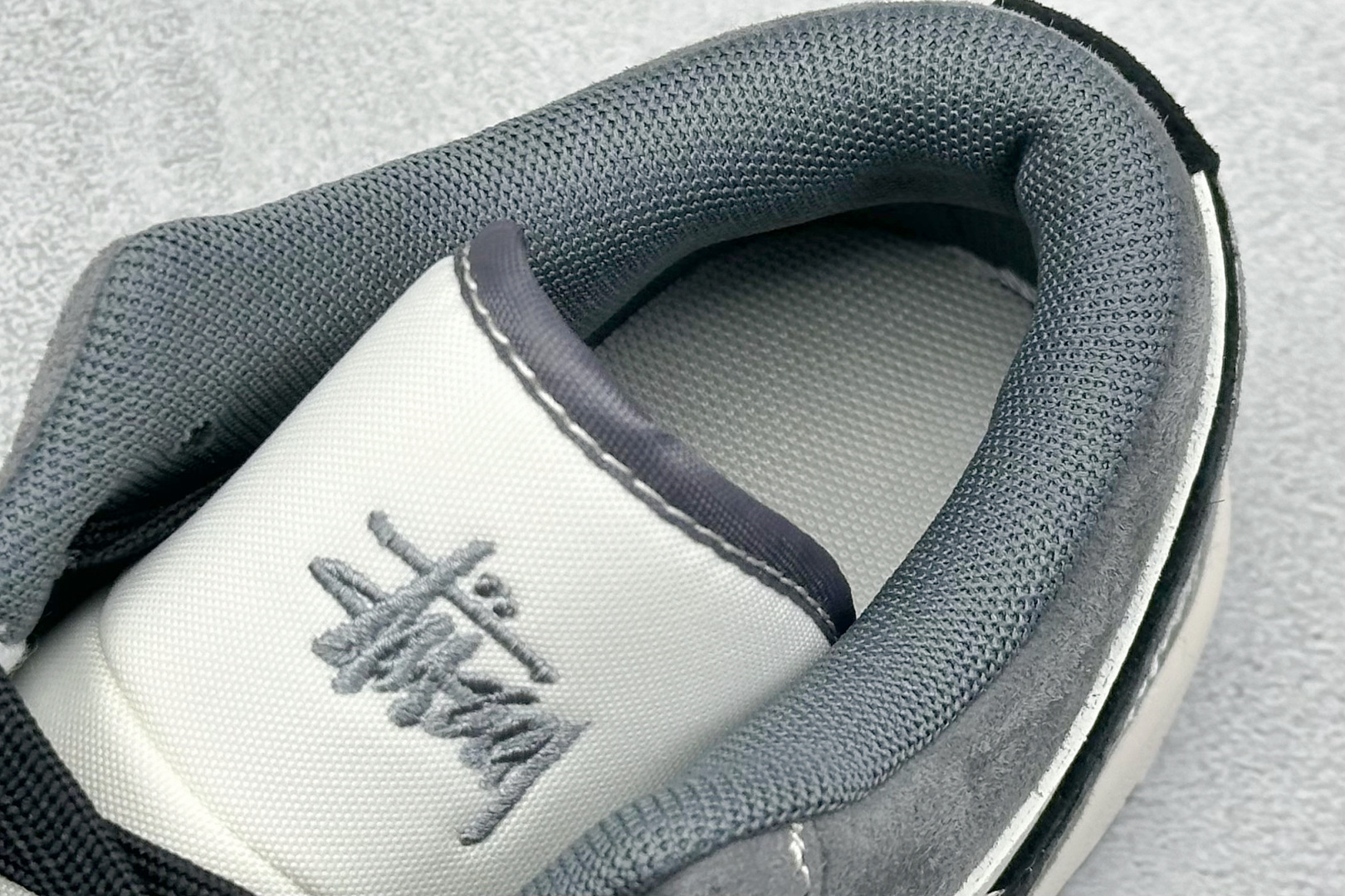 图片[8]-Air Jordan 1 Retro Low x Stussy 白黑灰小钩 官方同步新色 原装级产物 拒绝公底 立体鞋型 细节完美 高清洁度 购置公司同步原材料 原汁原味 忠于原版 货号：SJ9950 029 尺码：36 36.5 37.5 38 38.5 39 40 40.5 41 42 42.5 43 44 44.5 45-选品中心