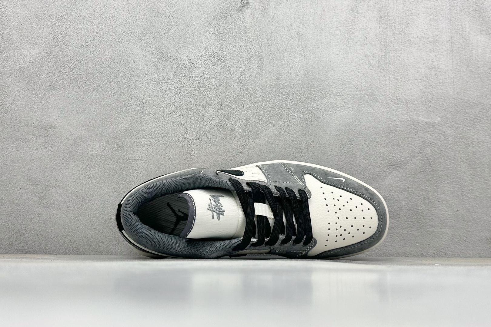 图片[3]-Air Jordan 1 Retro Low x Stussy 白黑灰小钩 官方同步新色 原装级产物 拒绝公底 立体鞋型 细节完美 高清洁度 购置公司同步原材料 原汁原味 忠于原版 货号：SJ9950 029 尺码：36 36.5 37.5 38 38.5 39 40 40.5 41 42 42.5 43 44 44.5 45-选品中心
