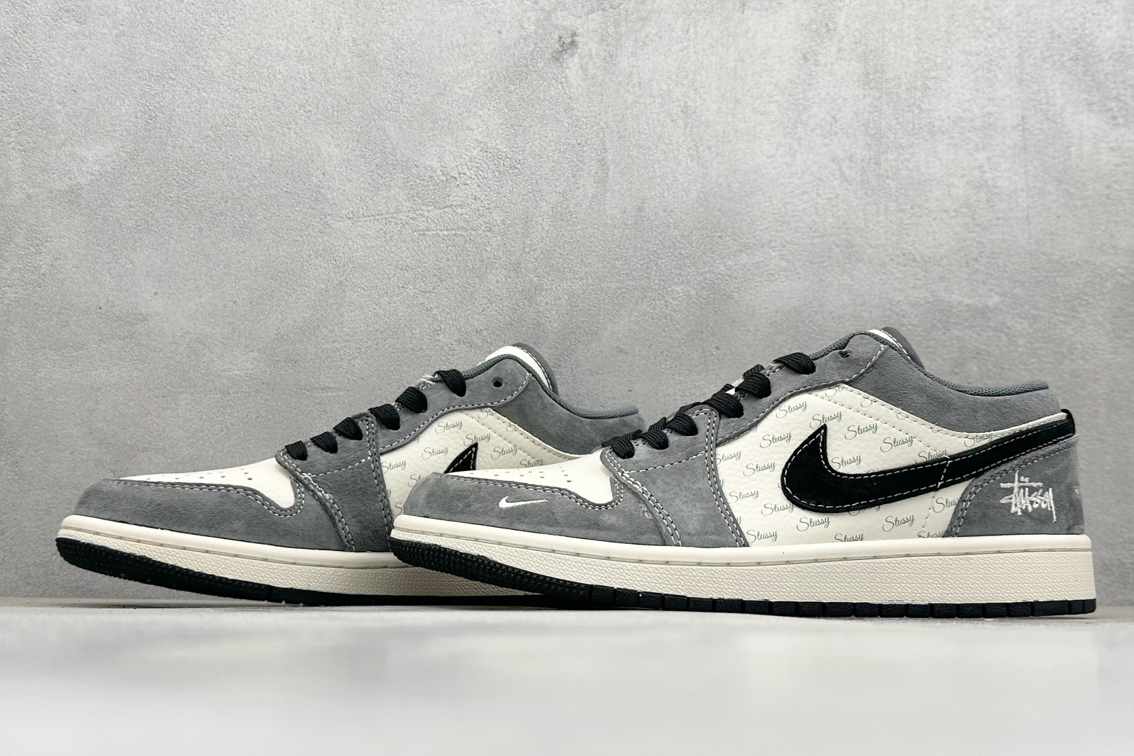 图片[5]-Air Jordan 1 Retro Low x Stussy 白黑灰小钩 官方同步新色 原装级产物 拒绝公底 立体鞋型 细节完美 高清洁度 购置公司同步原材料 原汁原味 忠于原版 货号：SJ9950 029 尺码：36 36.5 37.5 38 38.5 39 40 40.5 41 42 42.5 43 44 44.5 45-选品中心