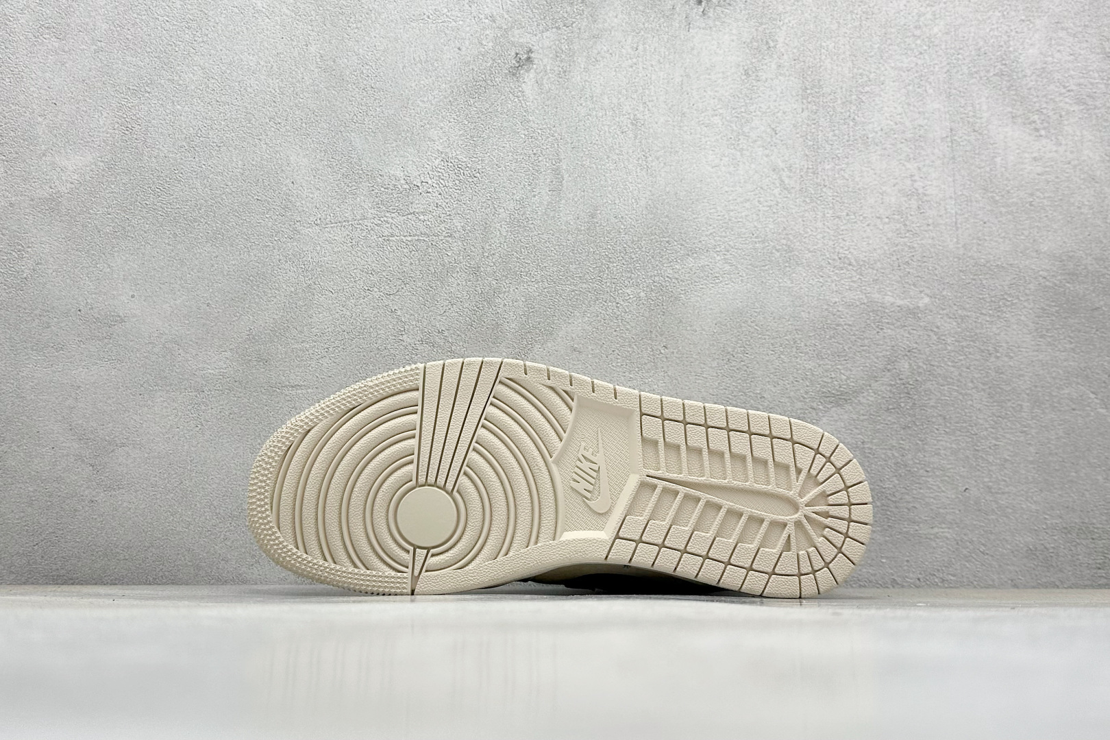 图片[4]-Air Jordan 1 Retro Low x Stussy 米棕蓝小钩 官方同步新色 原装级产物 拒绝公底 立体鞋型 细节完美 高清洁度 购置公司同步原材料 原汁原味 忠于原版 货号：SJ9950 027 尺码：36 36.5 37.5 38 38.5 39 40 40.5 41 42 42.5 43 44 44.5 45-选品中心