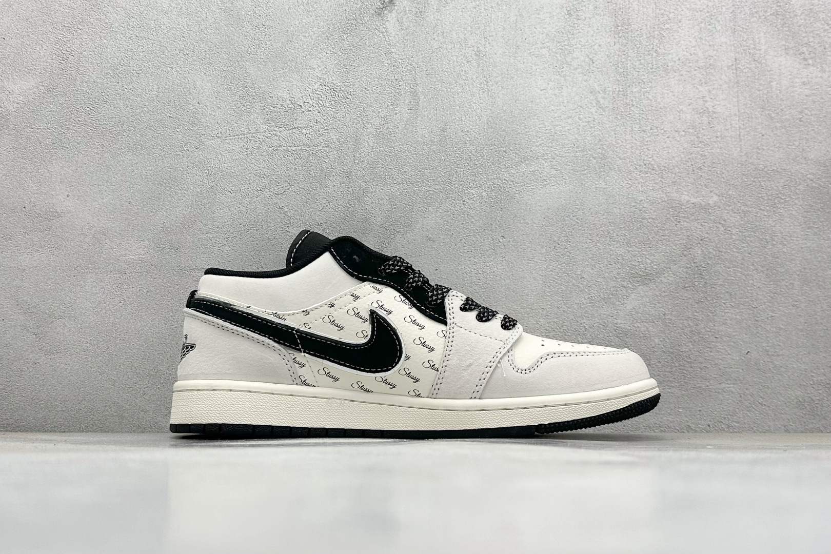 图片[2]-Air Jordan 1 Retro Low x Stussy 米黑小钩 官方同步新色 原装级产物 拒绝公底 立体鞋型 细节完美 高清洁度 购置公司同步原材料 原汁原味 忠于原版 货号：SJ9950 026 尺码：36 36.5 37.5 38 38.5 39 40 40.5 41 42 42.5 43 44 44.5 45-选品中心