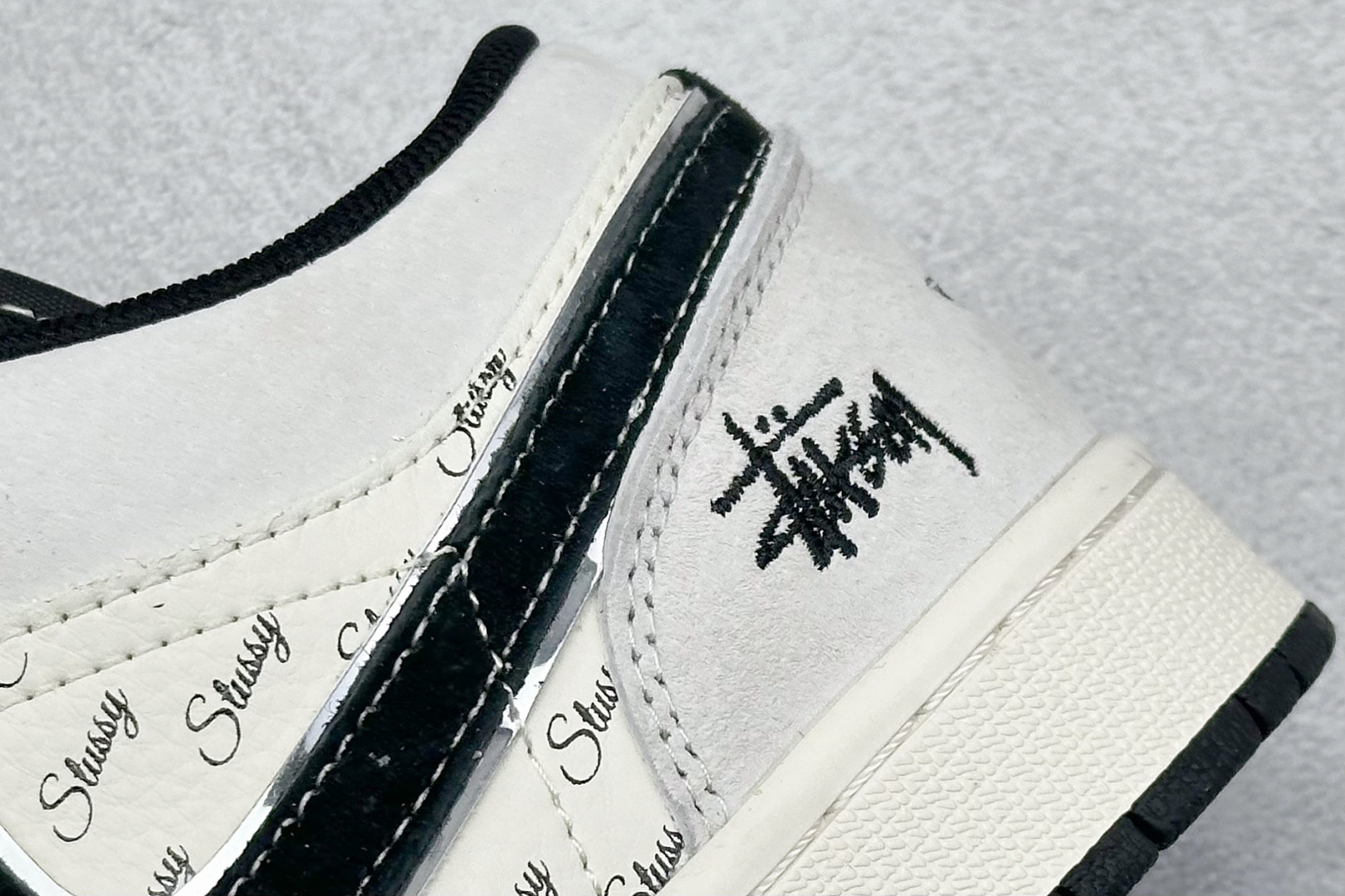 图片[9]-Air Jordan 1 Retro Low x Stussy 米黑小钩 官方同步新色 原装级产物 拒绝公底 立体鞋型 细节完美 高清洁度 购置公司同步原材料 原汁原味 忠于原版 货号：SJ9950 026 尺码：36 36.5 37.5 38 38.5 39 40 40.5 41 42 42.5 43 44 44.5 45-选品中心