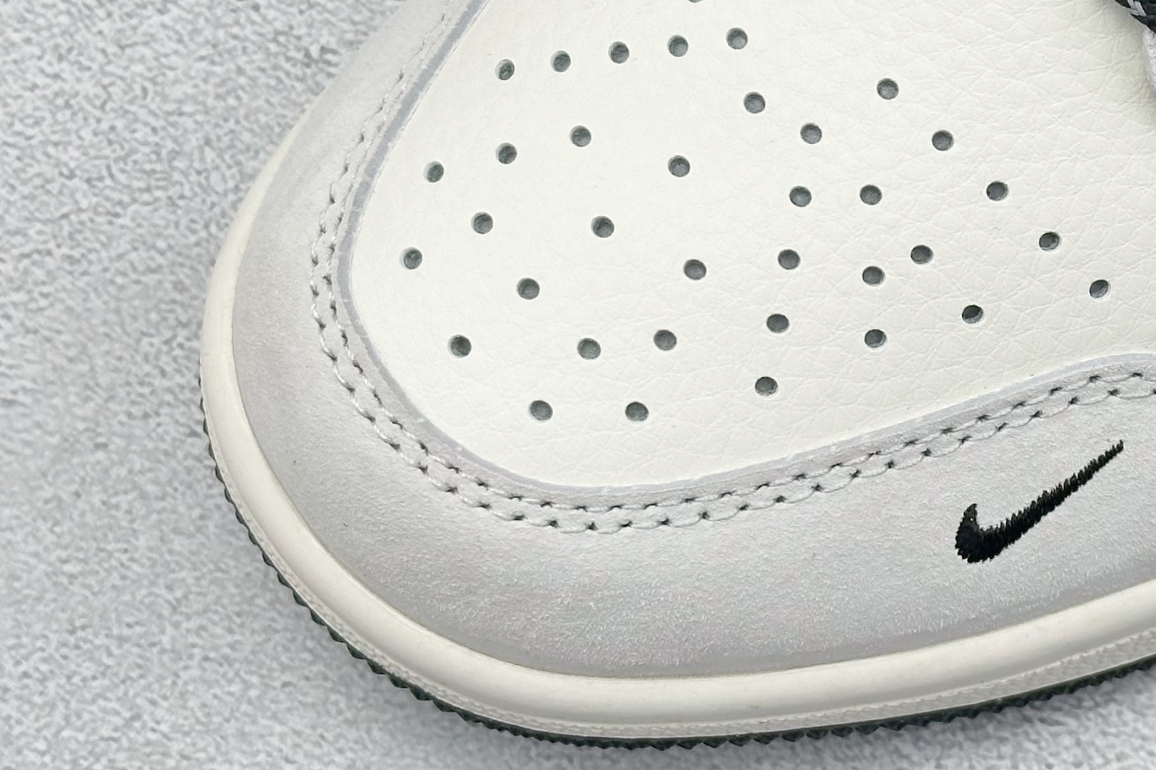 图片[7]-Air Jordan 1 Retro Low x Stussy 米黑小钩 官方同步新色 原装级产物 拒绝公底 立体鞋型 细节完美 高清洁度 购置公司同步原材料 原汁原味 忠于原版 货号：SJ9950 026 尺码：36 36.5 37.5 38 38.5 39 40 40.5 41 42 42.5 43 44 44.5 45-选品中心