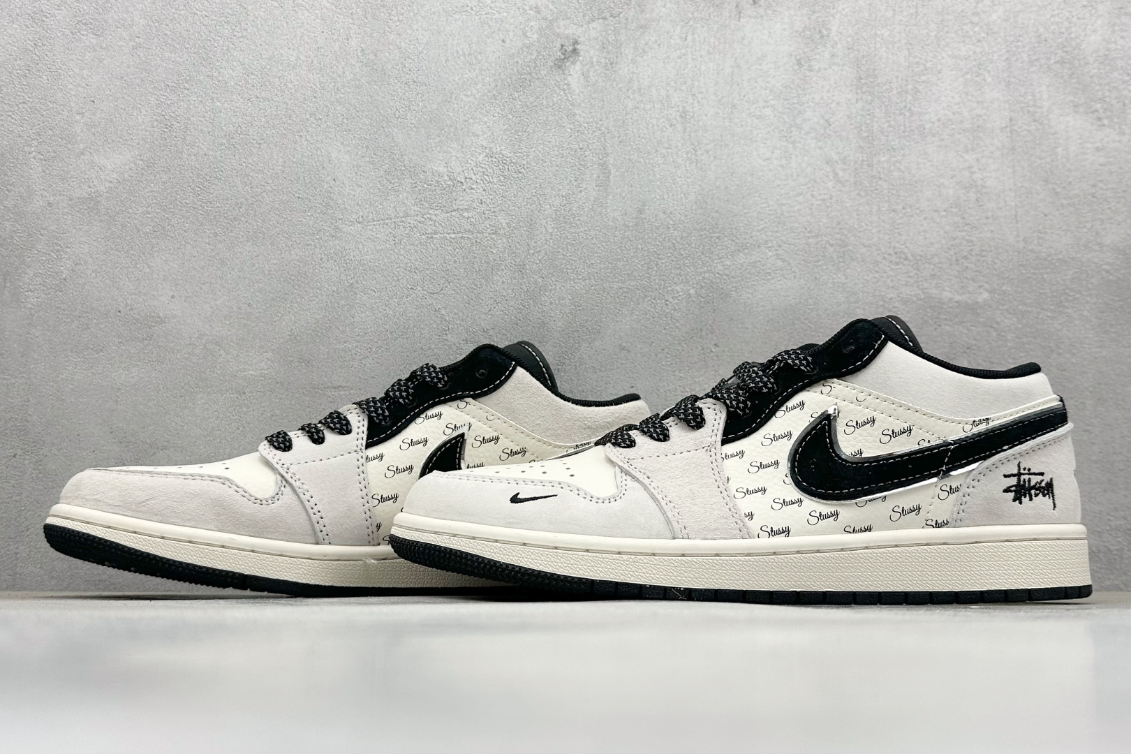 图片[5]-Air Jordan 1 Retro Low x Stussy 米黑小钩 官方同步新色 原装级产物 拒绝公底 立体鞋型 细节完美 高清洁度 购置公司同步原材料 原汁原味 忠于原版 货号：SJ9950 026 尺码：36 36.5 37.5 38 38.5 39 40 40.5 41 42 42.5 43 44 44.5 45-选品中心