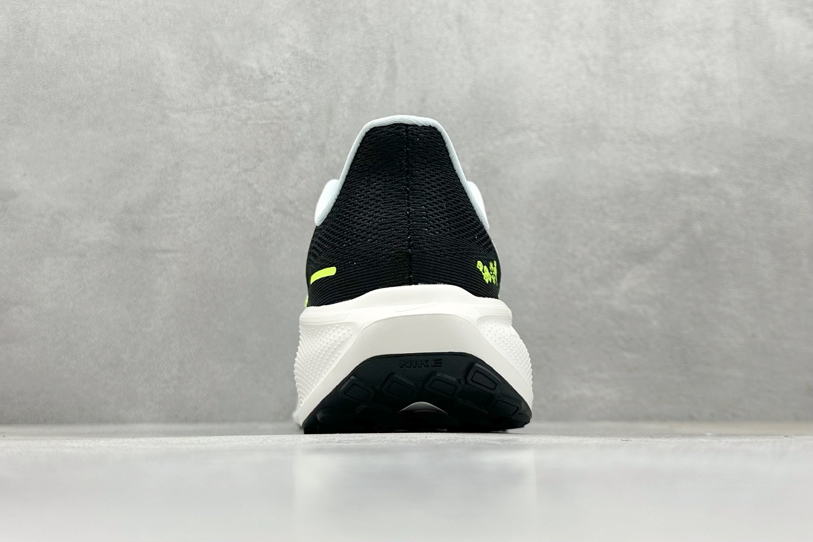 图片[6]-J版Nk Air Zoom Pegasus 41 耐克网面透气轻便耐磨跑鞋 #鞋面采用网布、织物、橡塑材料等多种材料拼接，出色支撑效果，缔造稳固脚感，塑就自然迈步体验。结合匠心排布的缓震配置，铸就稳固迈步体验。弧形外底设计，有助实现后跟到鞋头的顺畅过渡，在足部离地到落地过程中缔造流畅自如的迈步体验。 货号：HQ3452-041 尺码：36-45-选品中心