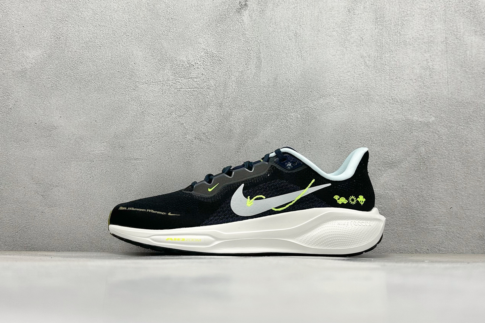J版Nk Air Zoom Pegasus 41 耐克网面透气轻便耐磨跑鞋 #鞋面采用网布、织物、橡塑材料等多种材料拼接，出色支撑效果，缔造稳固脚感，塑就自然迈步体验。结合匠心排布的缓震配置，铸就稳固迈步体验。弧形外底设计，有助实现后跟到鞋头的顺畅过渡，在足部离地到落地过程中缔造流畅自如的迈步体验。 货号：HQ3452-041 尺码：36-45-选品中心