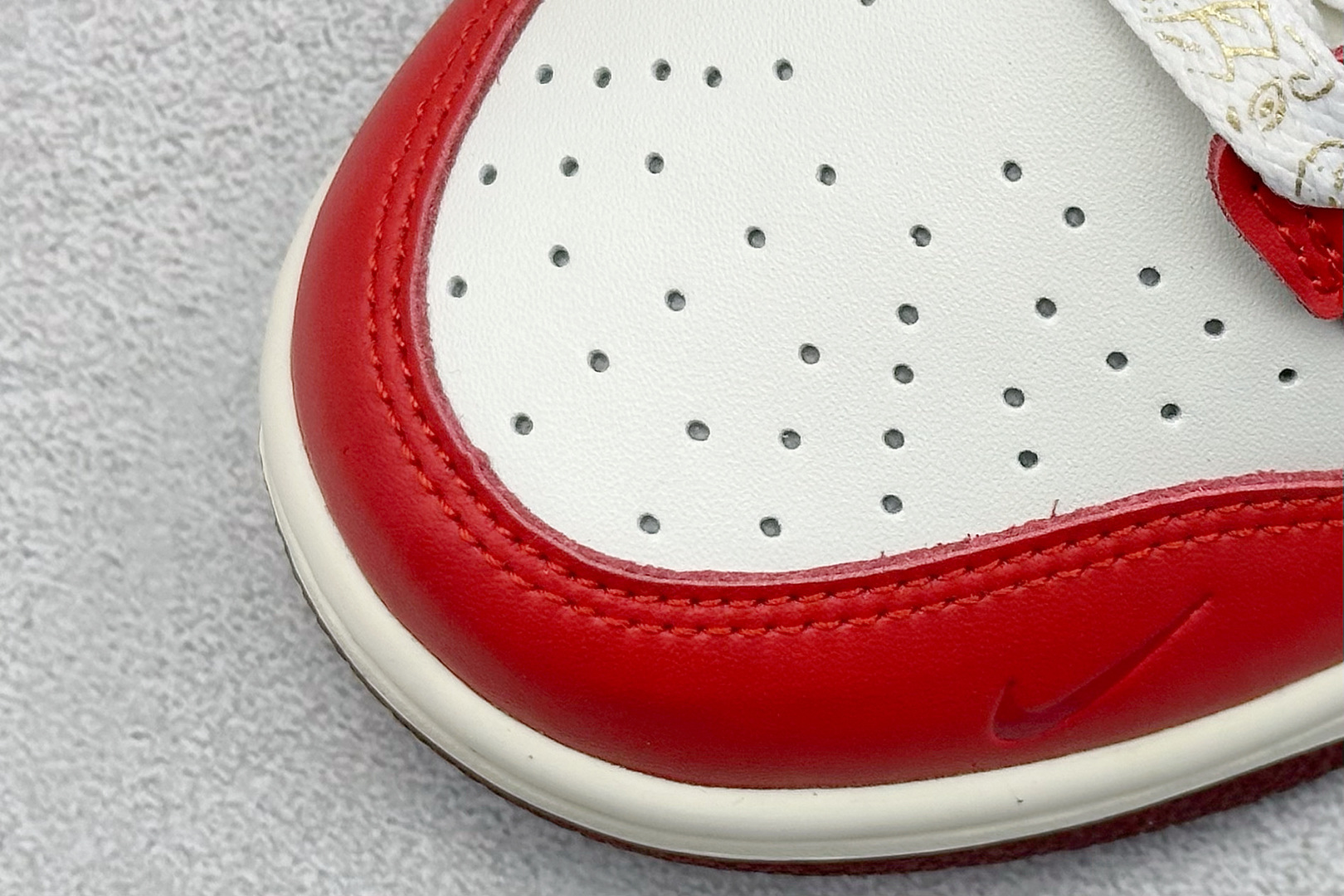 图片[7]-福利特价  Nike SB Dunk Low 2025癸巳蛇年限定 纯原大厂出品 极力推荐 原装头层材料 独家版型蒸餾加工 帶來的是更好的视觉和脚感体验 大厂纯原品质出货 清洁度 电绣工艺 皮料切割干净无任何毛边 细节完美 货号： HJ3491 161 尺码：36 36.5 37.5 38 38.5 39-选品中心