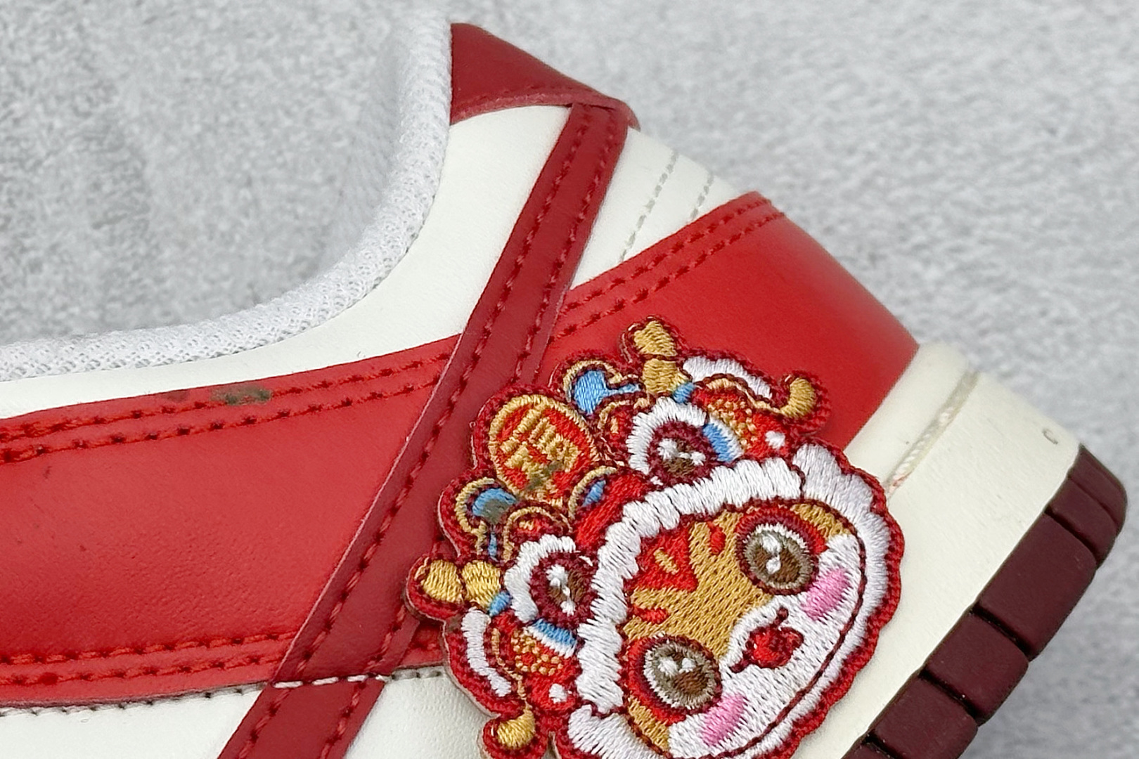 图片[9]-福利特价  Nike SB Dunk Low 2025癸巳蛇年限定 纯原大厂出品 极力推荐 原装头层材料 独家版型蒸餾加工 帶來的是更好的视觉和脚感体验 大厂纯原品质出货 清洁度 电绣工艺 皮料切割干净无任何毛边 细节完美 货号： HJ3491 161 尺码：36 36.5 37.5 38 38.5 39-选品中心