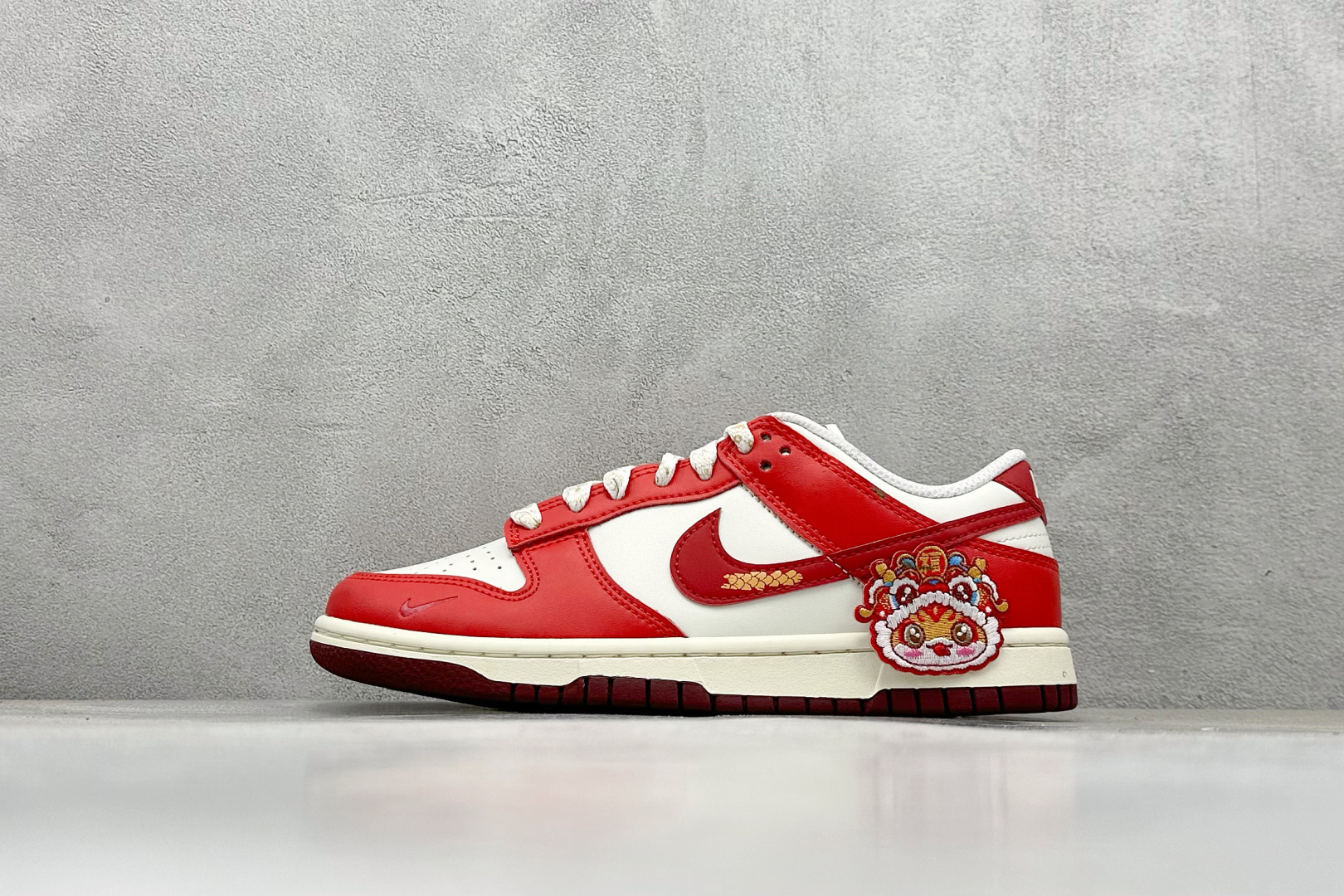福利特价  Nike SB Dunk Low 2025癸巳蛇年限定 纯原大厂出品 极力推荐 原装头层材料 独家版型蒸餾加工 帶來的是更好的视觉和脚感体验 大厂纯原品质出货 清洁度 电绣工艺 皮料切割干净无任何毛边 细节完美 货号： HJ3491 161 尺码：36 36.5 37.5 38 38.5 39-选品中心