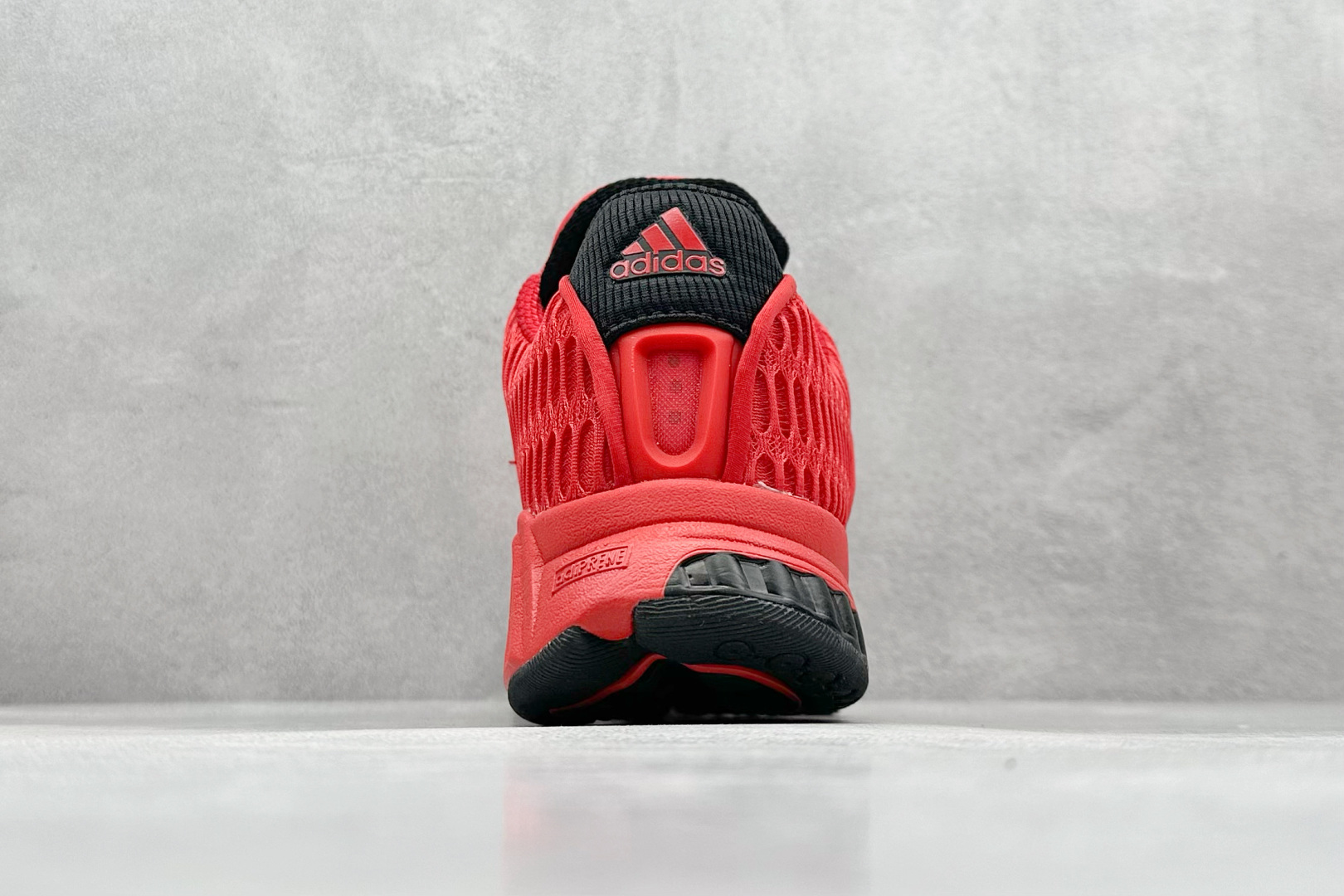 图片[6]-AD CLIMACOOL 初代清风系列透气跑步鞋 经典的鞋舌 CLIMACOOL LOGO，加上侧边三条杠处的透气格栅，都让人仿佛回到了二十二年前。实拍调校N版已经零色差零失真 百分百还原实物色彩所见即所得 不存在货不对板色差等低级问题 选购参考实物拍摄 不混卖不参货 只用心做好货严格选品 货号：JH9989 尺码：40-45-选品中心