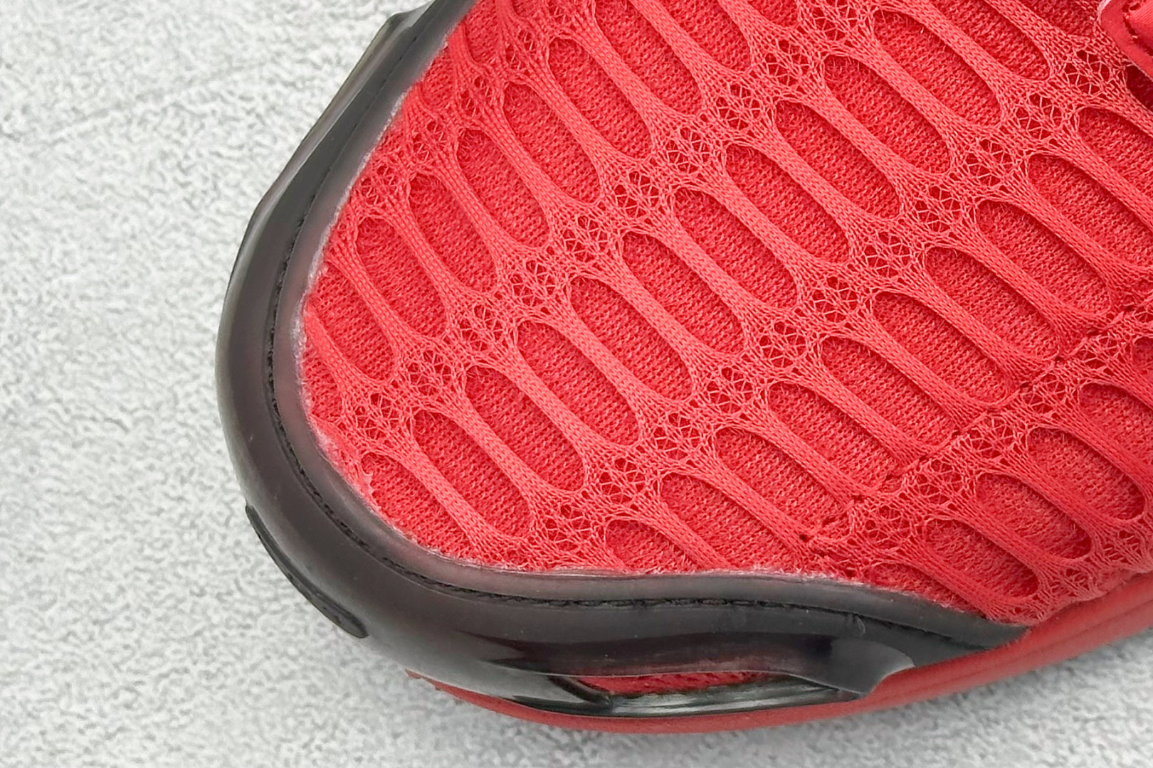 图片[7]-AD CLIMACOOL 初代清风系列透气跑步鞋 经典的鞋舌 CLIMACOOL LOGO，加上侧边三条杠处的透气格栅，都让人仿佛回到了二十二年前。实拍调校N版已经零色差零失真 百分百还原实物色彩所见即所得 不存在货不对板色差等低级问题 选购参考实物拍摄 不混卖不参货 只用心做好货严格选品 货号：JH9989 尺码：40-45-选品中心