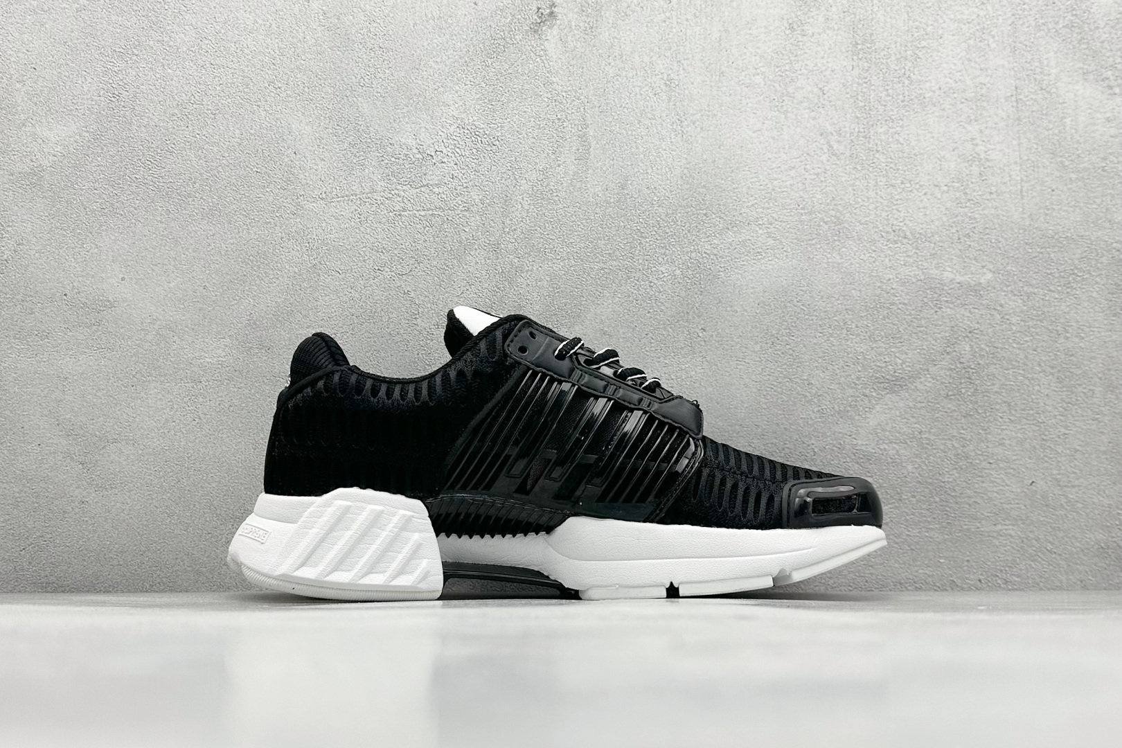 180 AD CLIMACOOL 初代清风系列透气跑步鞋 经典的鞋舌 BA8572