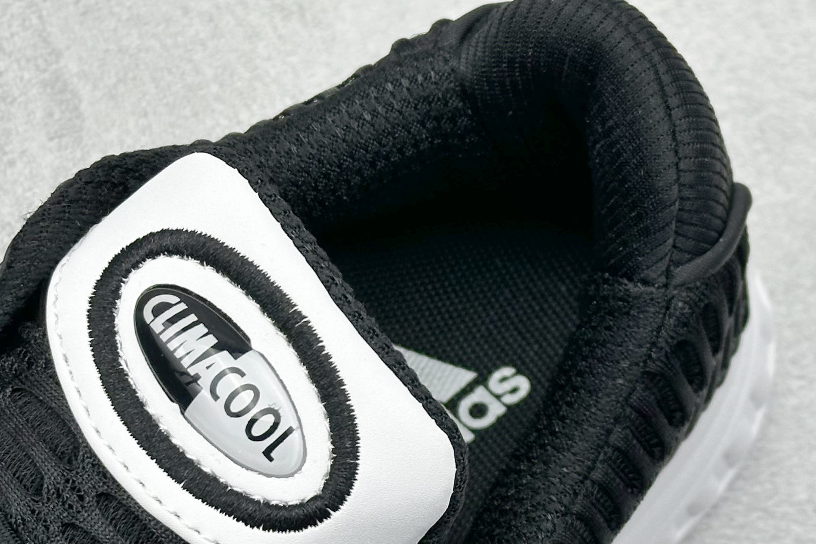 180 AD CLIMACOOL 初代清风系列透气跑步鞋 经典的鞋舌 BA8572