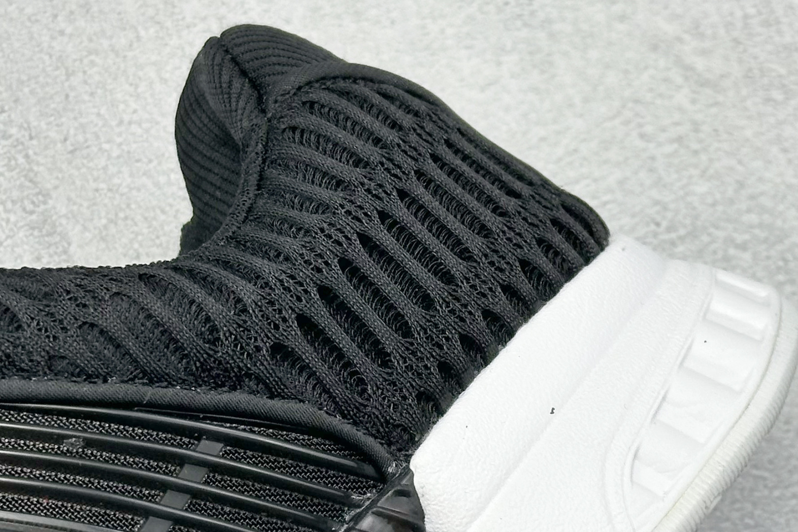 180 AD CLIMACOOL 初代清风系列透气跑步鞋 经典的鞋舌 BA8572