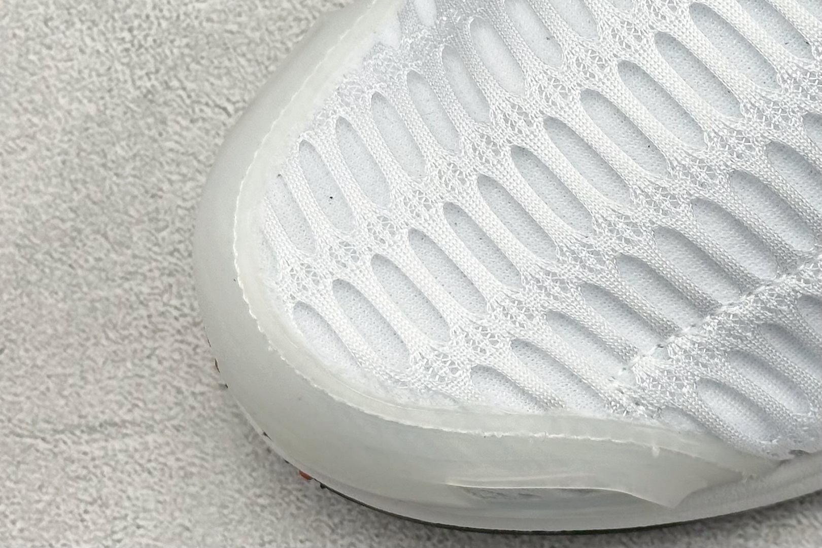 180 AD CLIMACOOL 初代清风系列透气跑步鞋 经典的鞋舌 CLIMACOOL LOGO IF6849