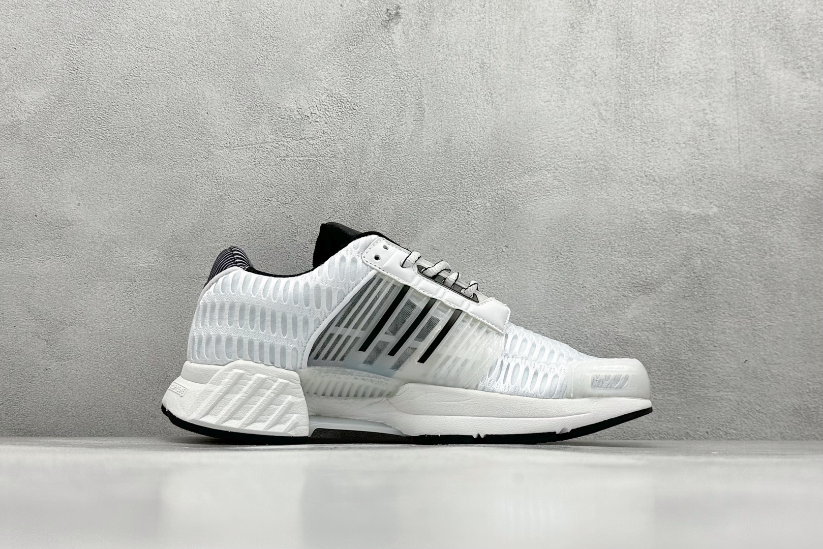 180 AD CLIMACOOL 初代清风系列透气跑步鞋 经典的鞋舌 CLIMACOOL LOGO IF6849