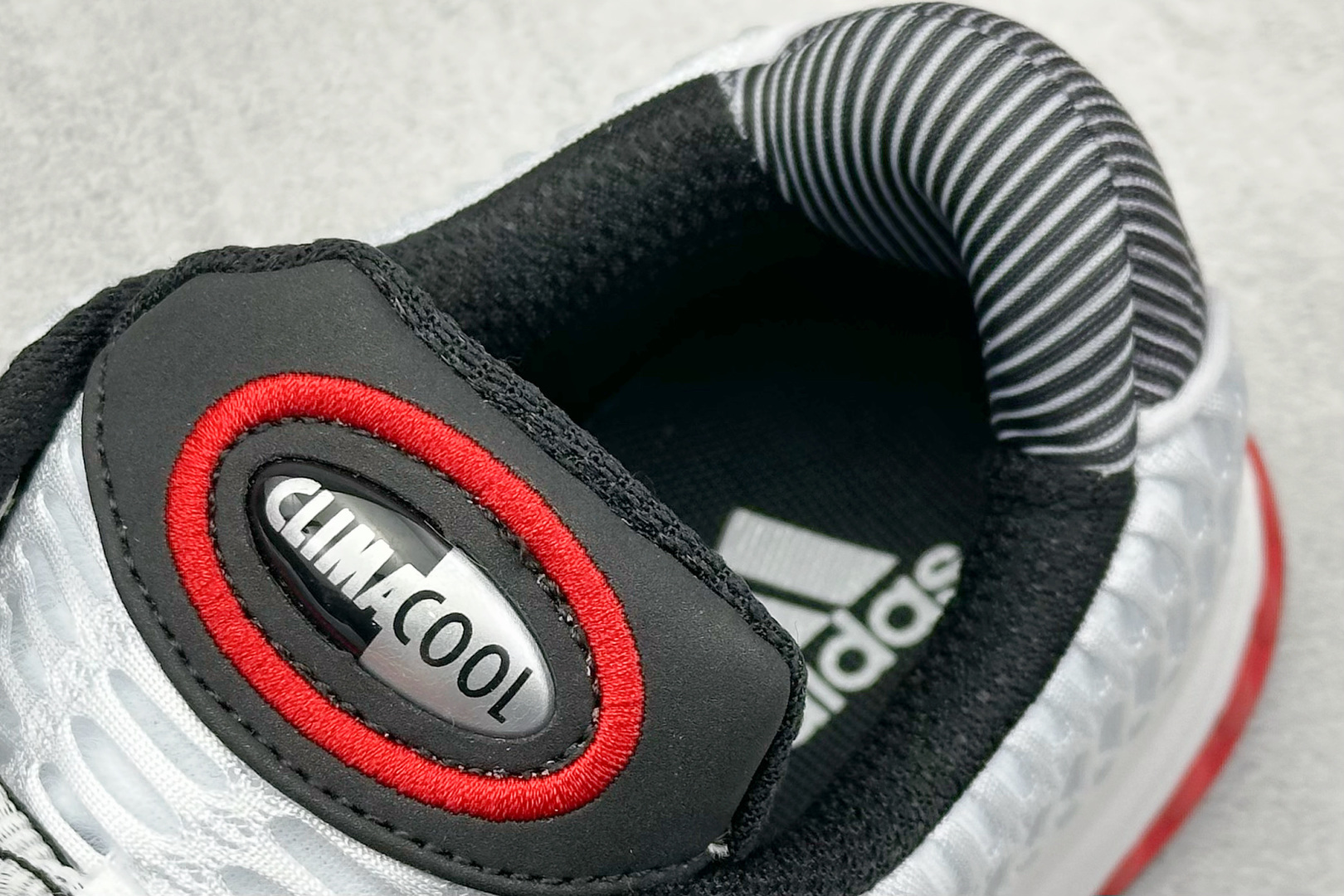 180 AD CLIMACOOL 初代清风系列透气跑步鞋 经典的鞋舌 CLIMACOOL LOGO IF6849