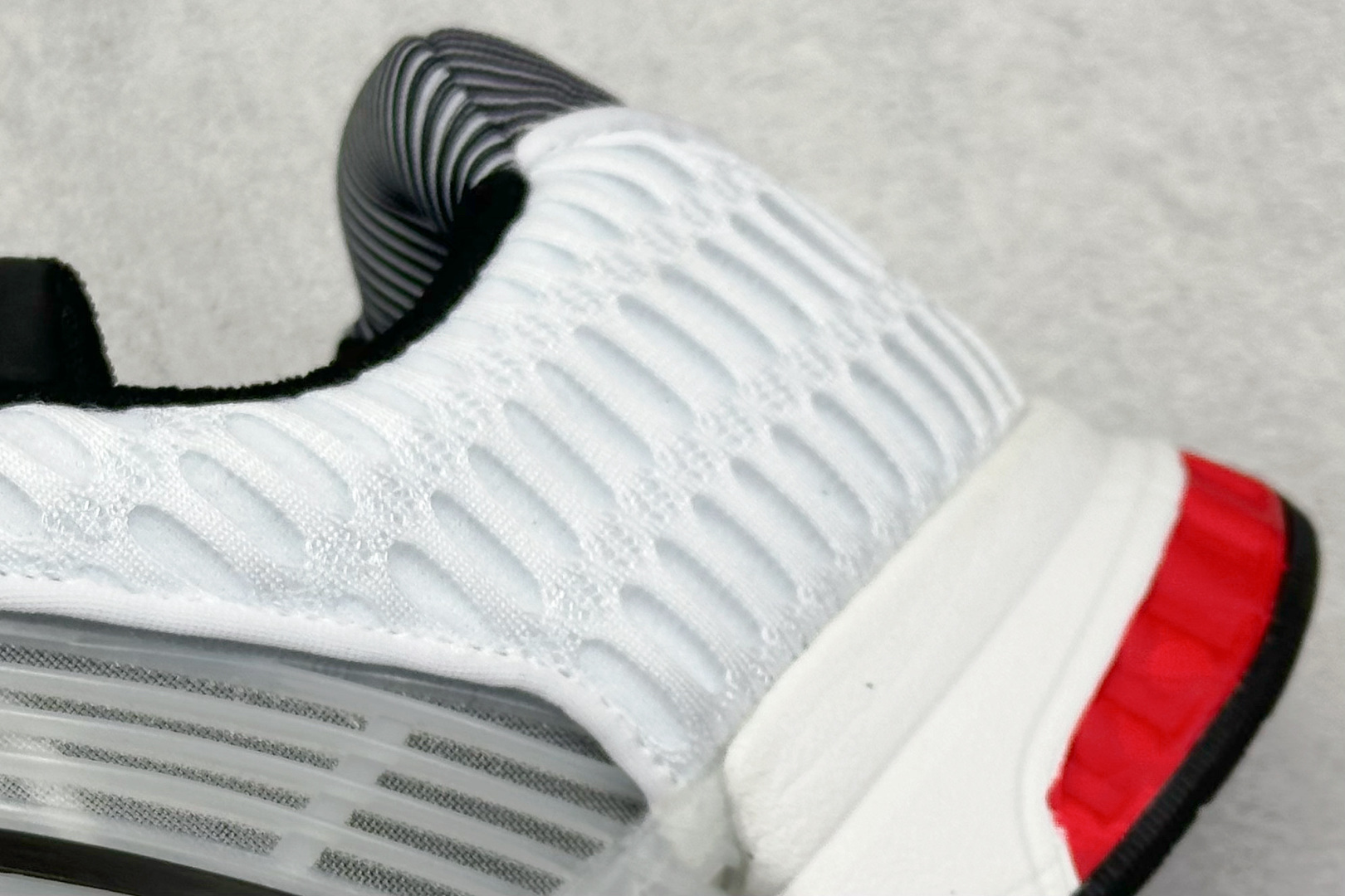 180 AD CLIMACOOL 初代清风系列透气跑步鞋 经典的鞋舌 CLIMACOOL LOGO IF6849