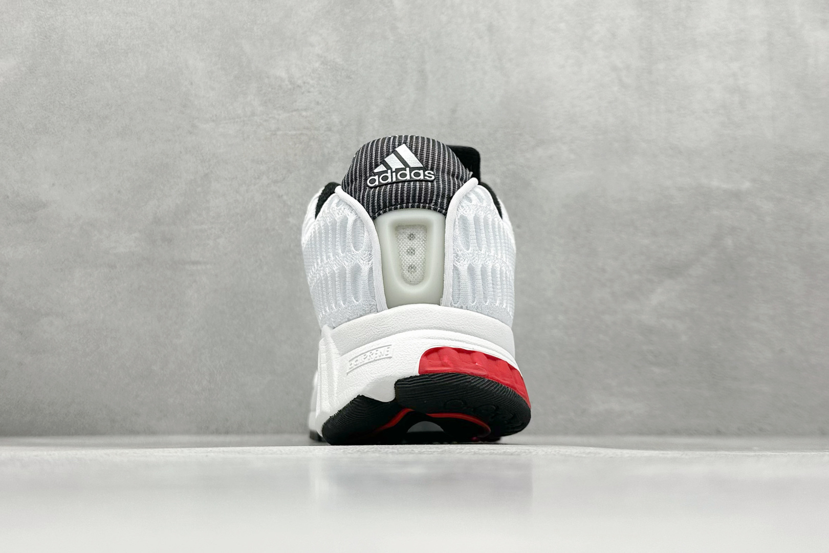 180 AD CLIMACOOL 初代清风系列透气跑步鞋 经典的鞋舌 CLIMACOOL LOGO IF6849