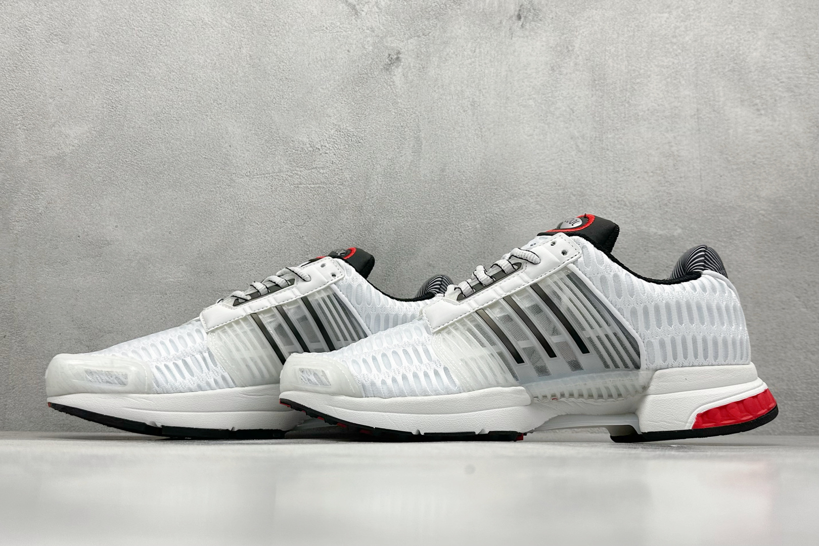 180 AD CLIMACOOL 初代清风系列透气跑步鞋 经典的鞋舌 CLIMACOOL LOGO IF6849