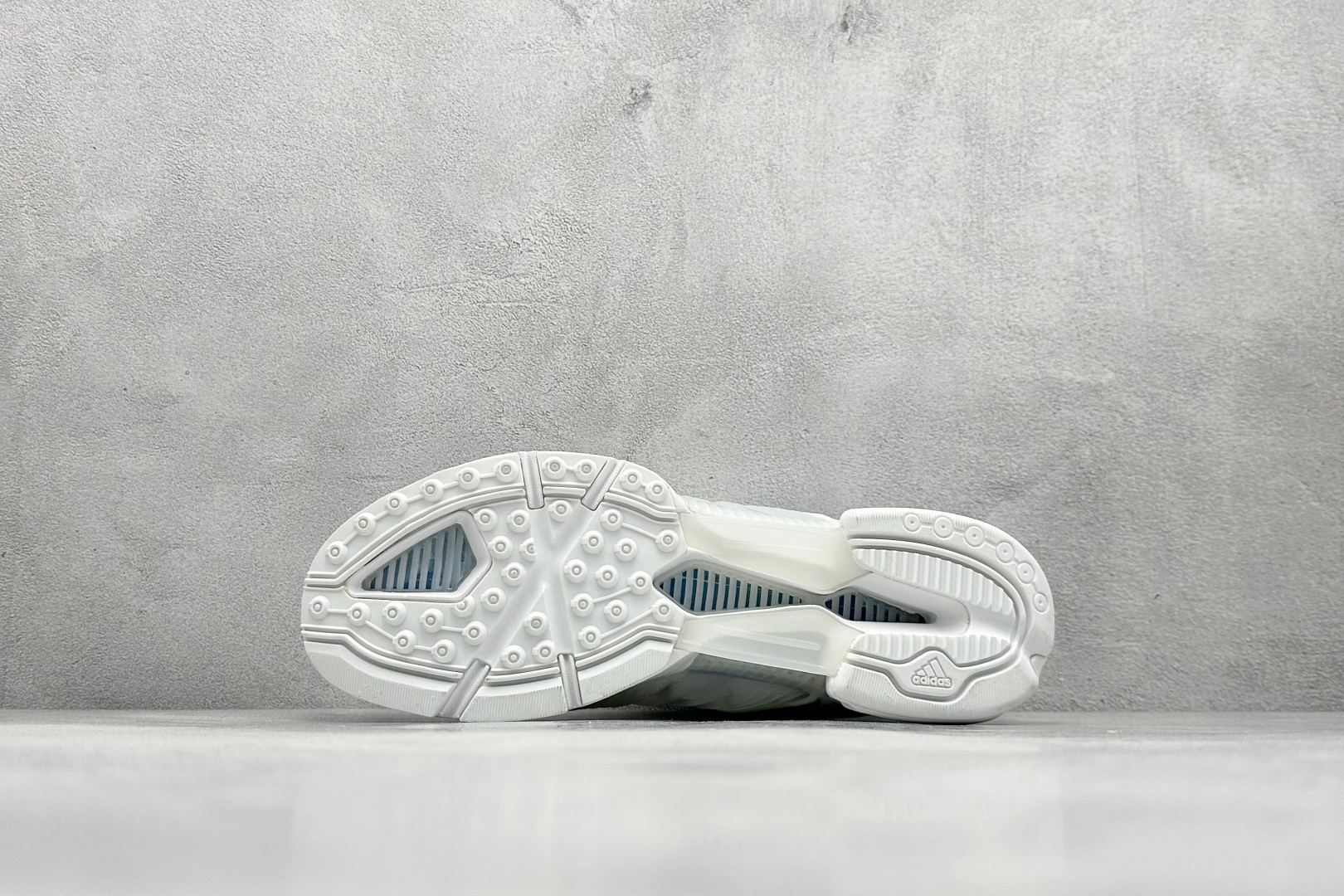 180 AD CLIMACOOL 初代清风系列透气跑步鞋 经典的鞋舌 S75927