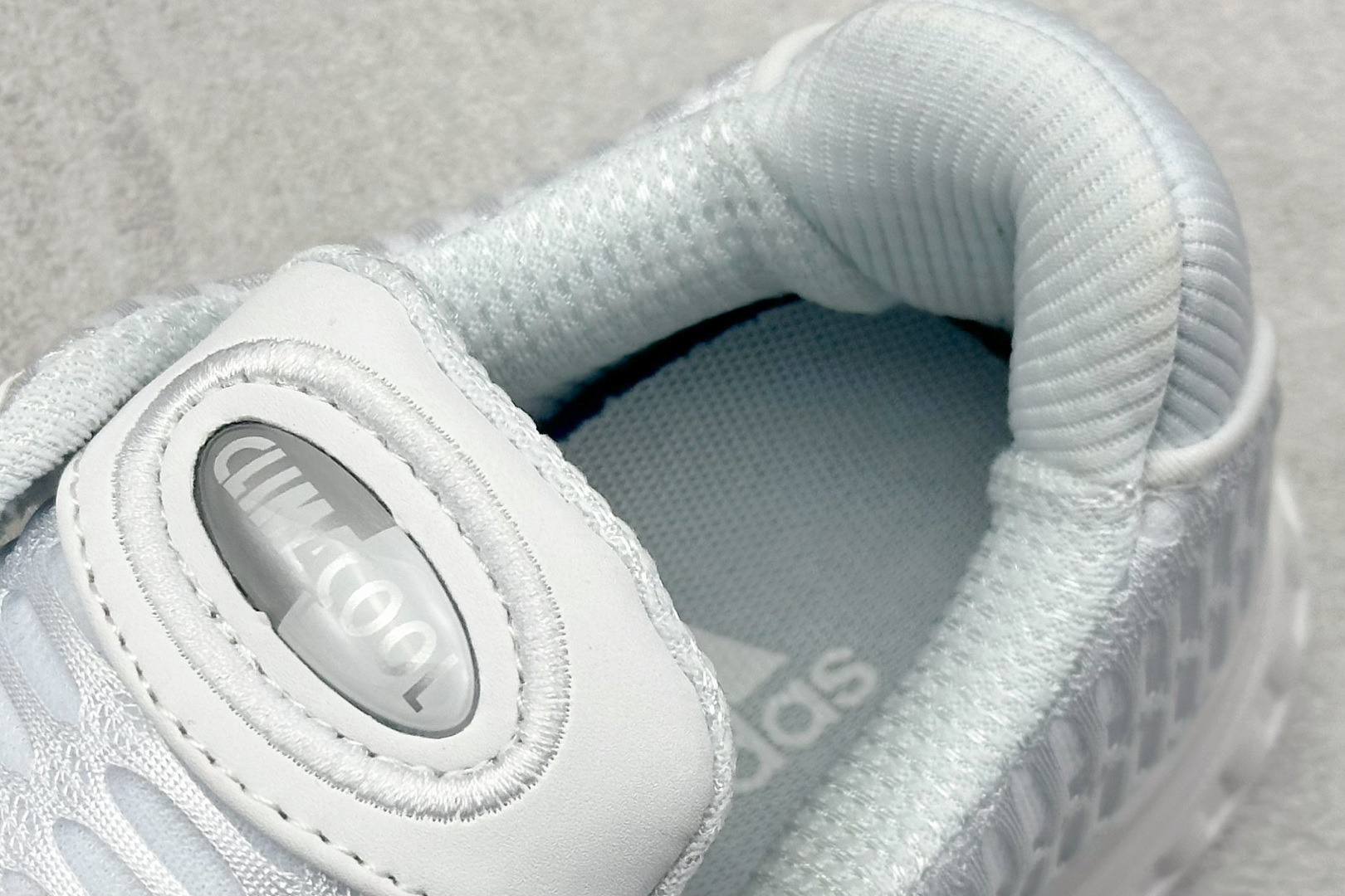 180 AD CLIMACOOL 初代清风系列透气跑步鞋 经典的鞋舌 S75927