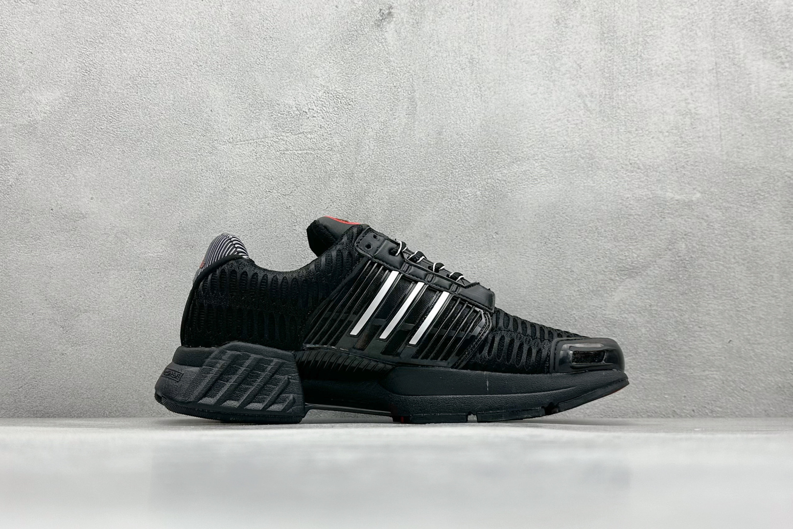 180 AD CLIMACOOL 初代清风系列透气跑步鞋 经典的鞋舌 CLIMACOOL LOGO IF6850