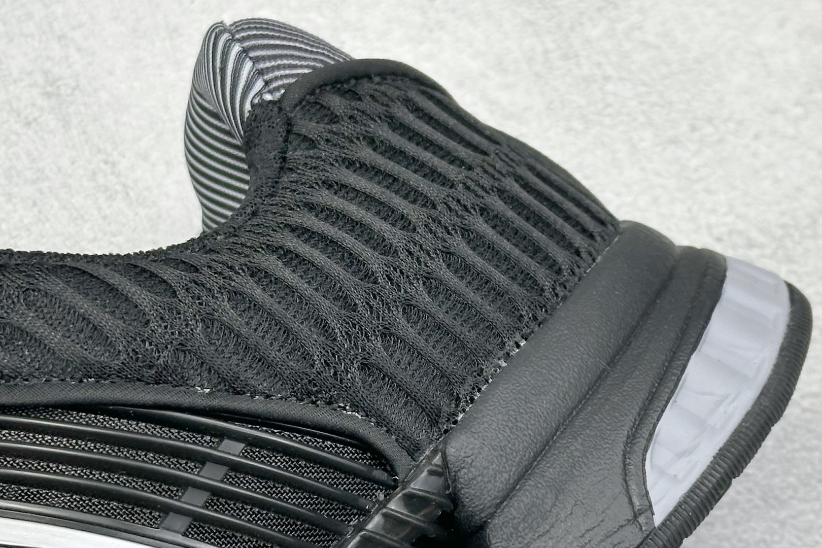 180 AD CLIMACOOL 初代清风系列透气跑步鞋 经典的鞋舌 CLIMACOOL LOGO IF6850