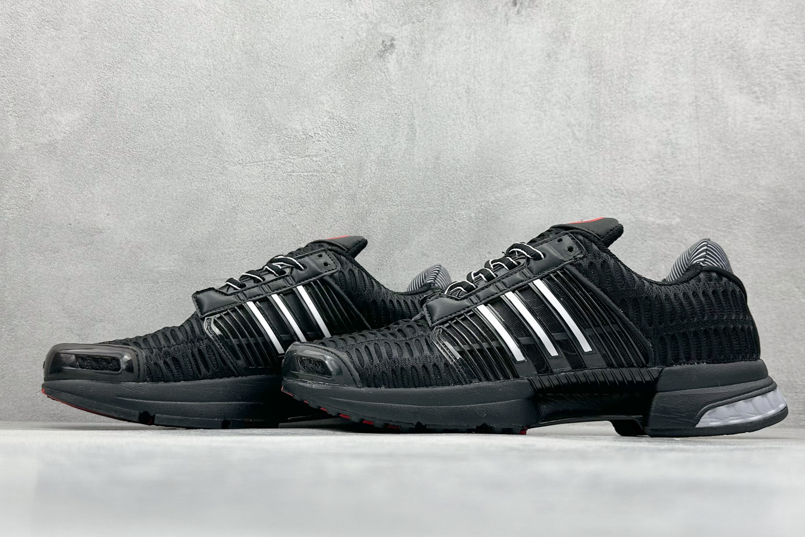 180 AD CLIMACOOL 初代清风系列透气跑步鞋 经典的鞋舌 CLIMACOOL LOGO IF6850