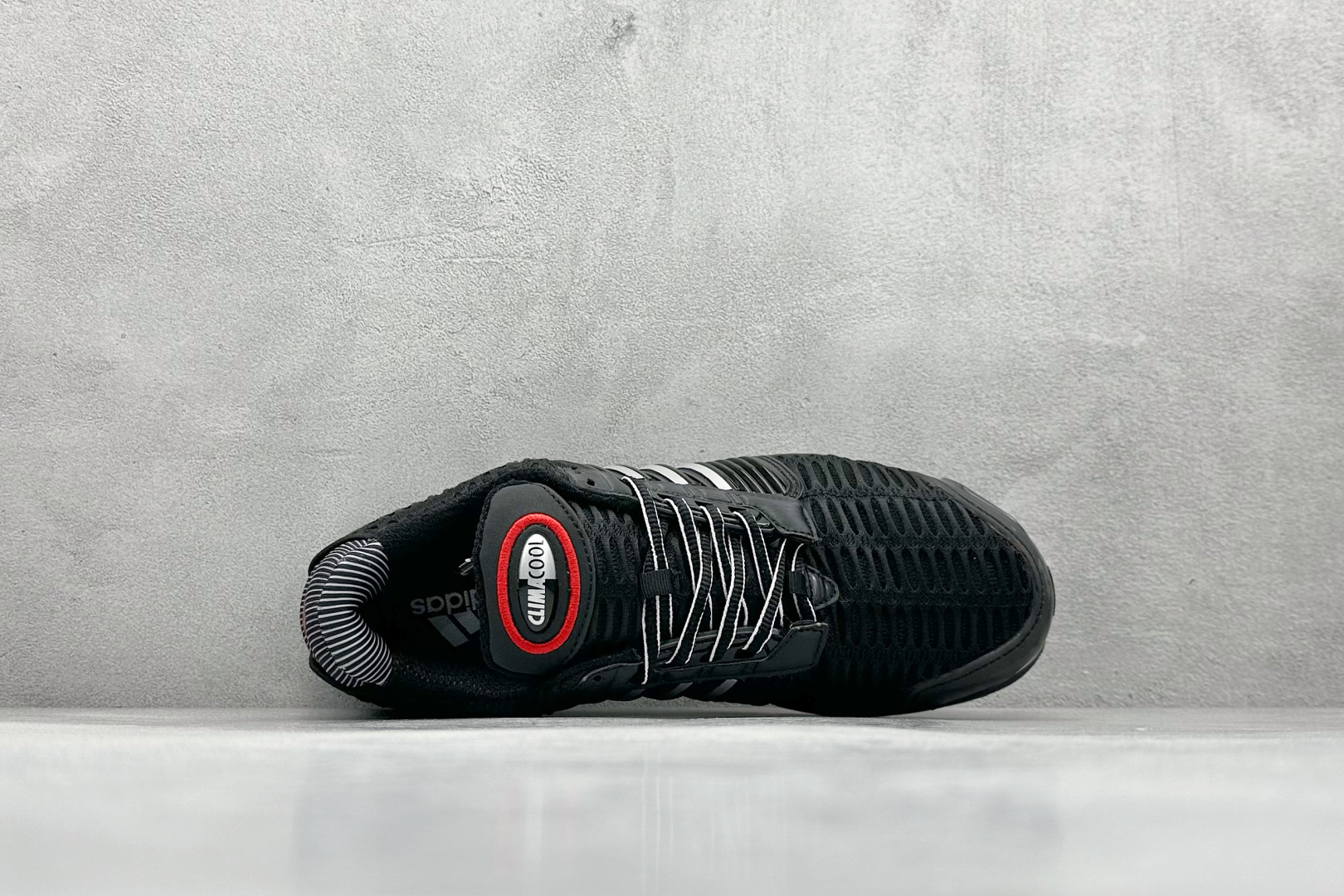 180 AD CLIMACOOL 初代清风系列透气跑步鞋 经典的鞋舌 CLIMACOOL LOGO IF6850