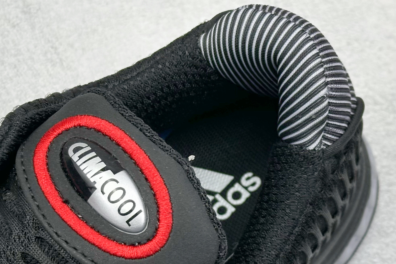 180 AD CLIMACOOL 初代清风系列透气跑步鞋 经典的鞋舌 CLIMACOOL LOGO IF6850