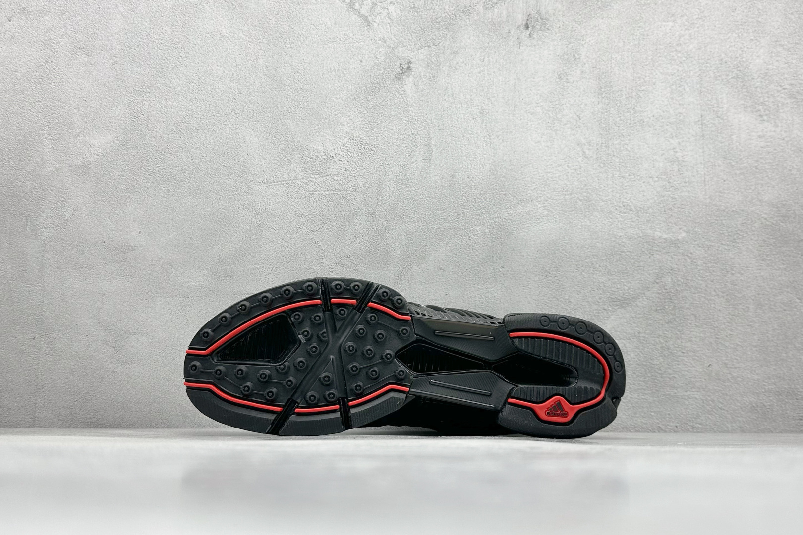 180 AD CLIMACOOL 初代清风系列透气跑步鞋 经典的鞋舌 CLIMACOOL LOGO IF6850